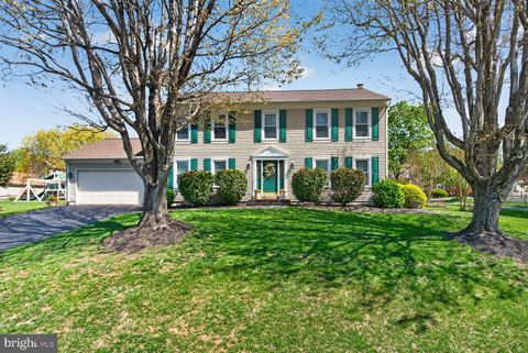 Photo of 3603 Great Laurel Lane, FAIRFAX, VA 22033 (MLS # VAFX2300764)