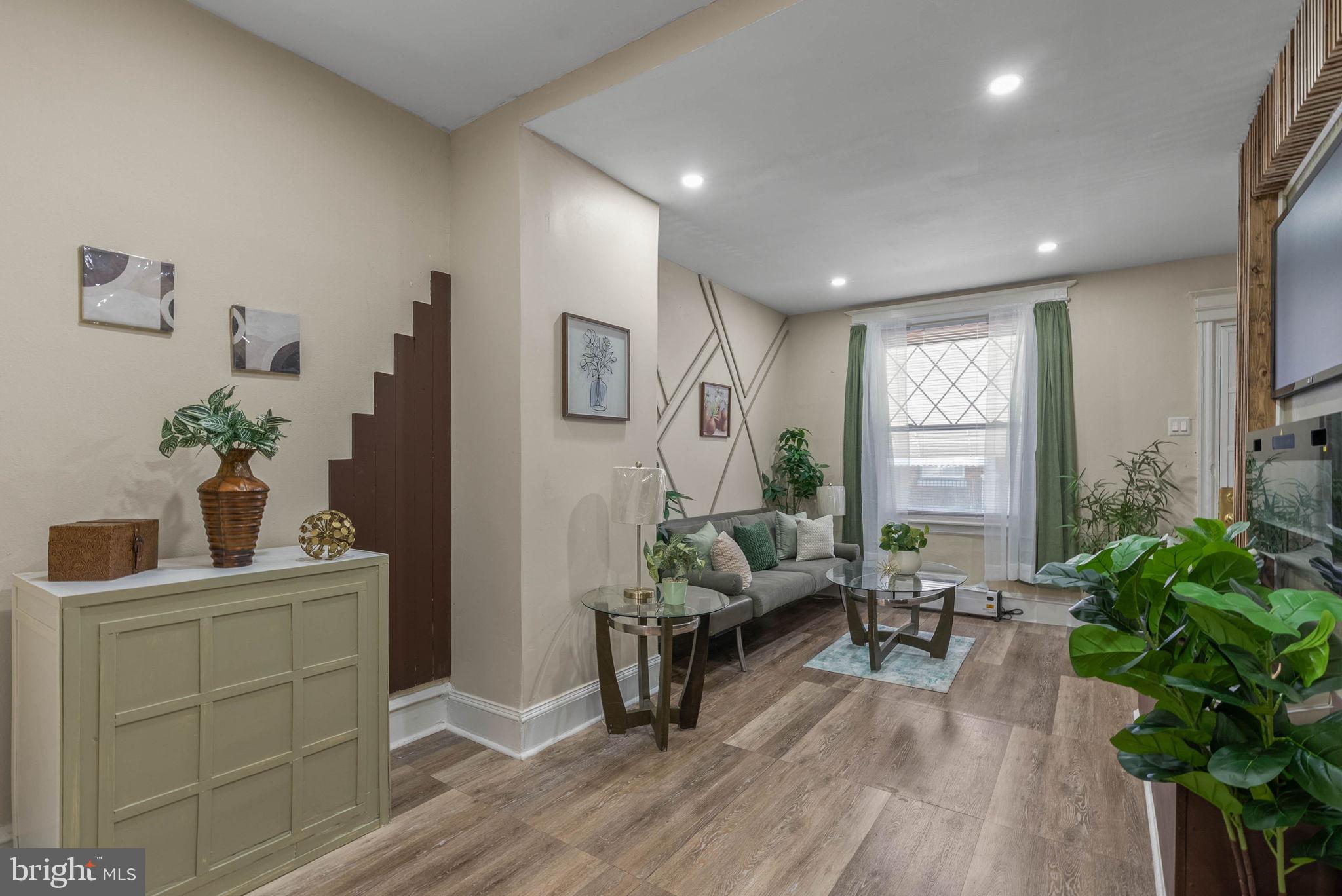 STRAWBERRY MANSION - Residential