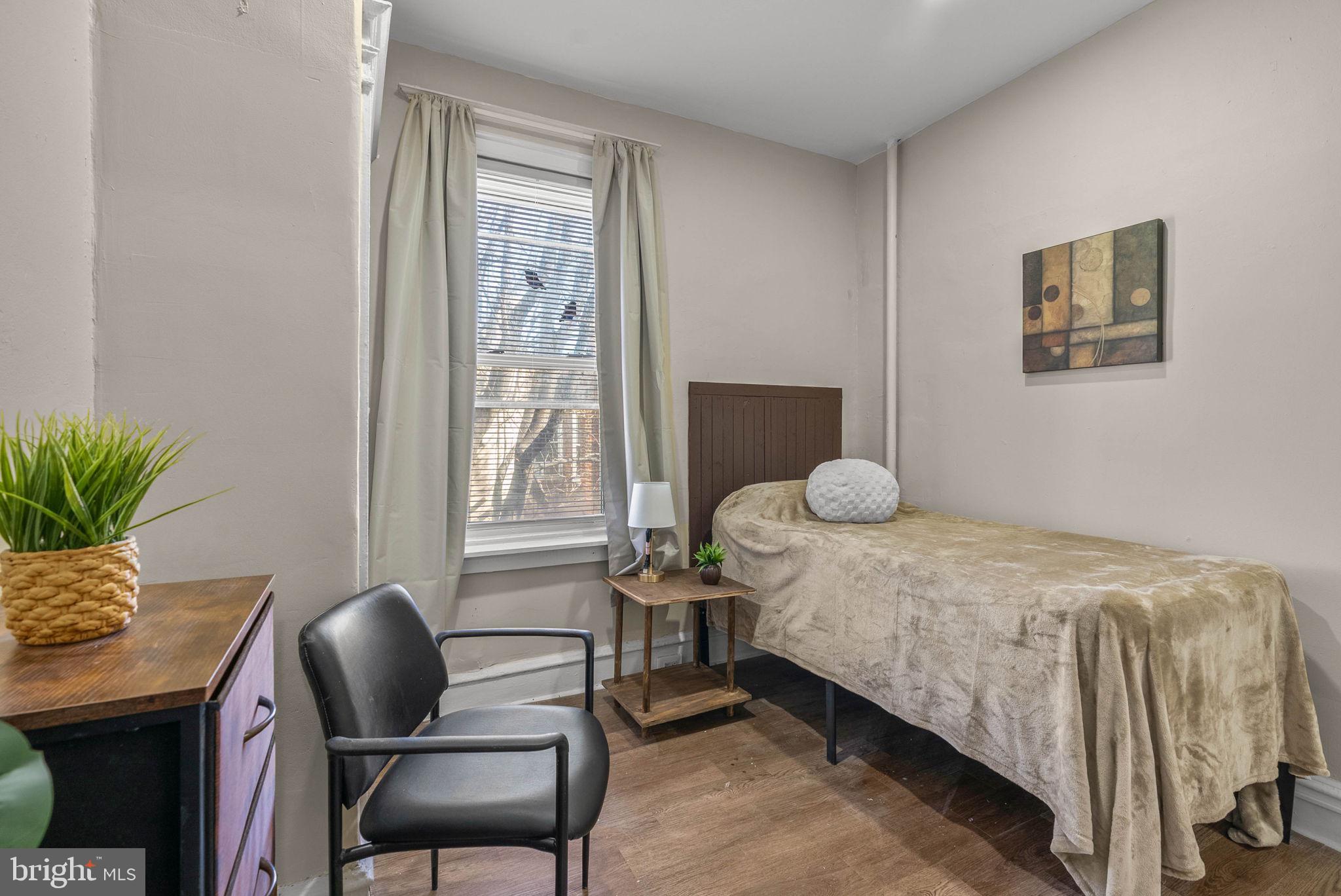 STRAWBERRY MANSION - Residential