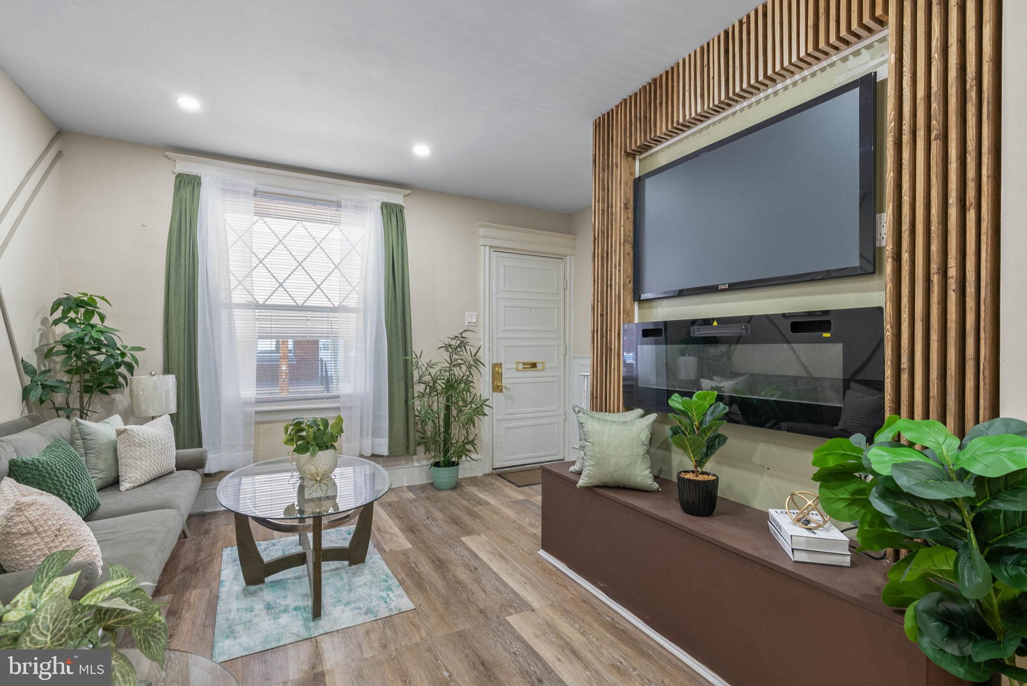 STRAWBERRY MANSION - Residential