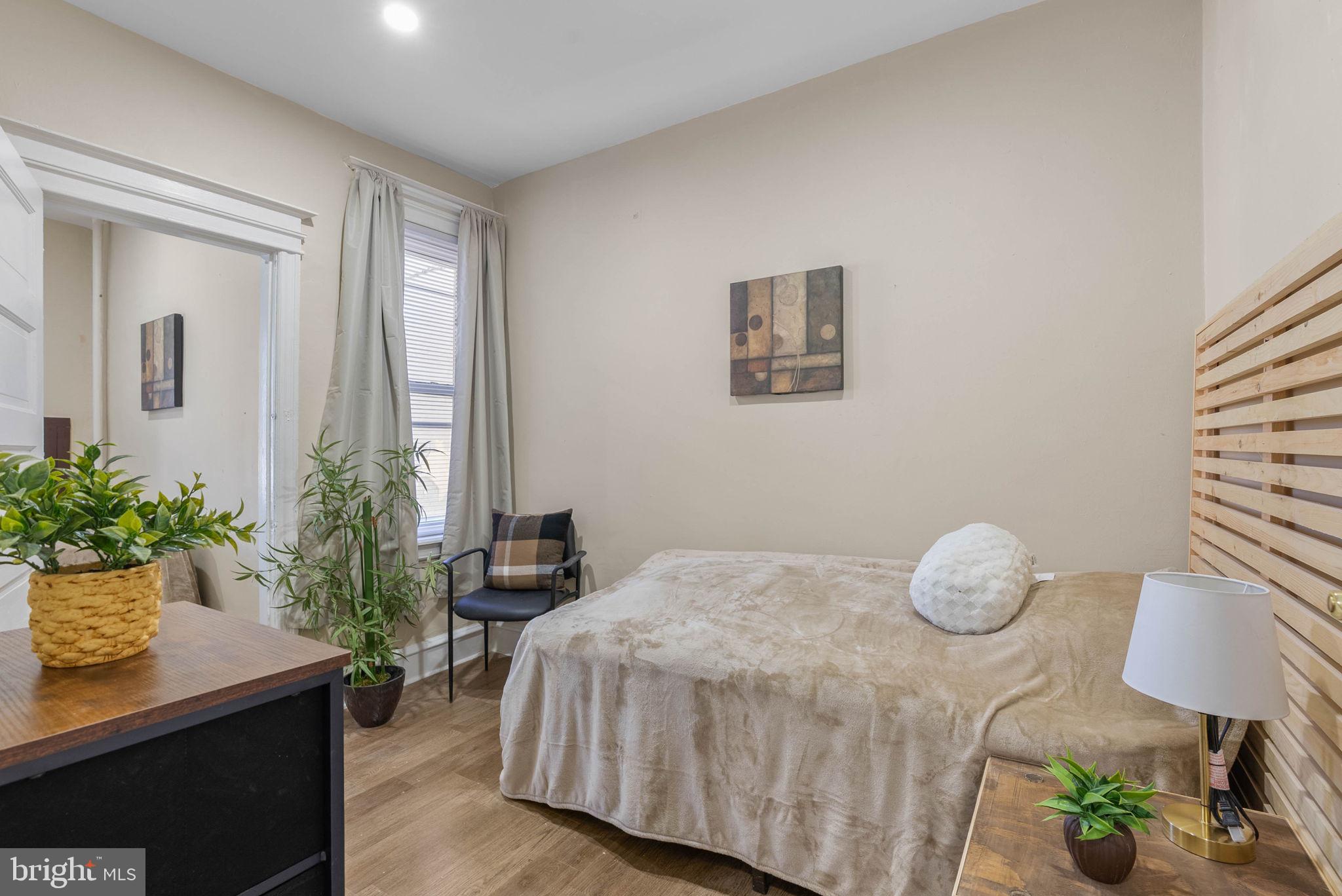 STRAWBERRY MANSION - Residential