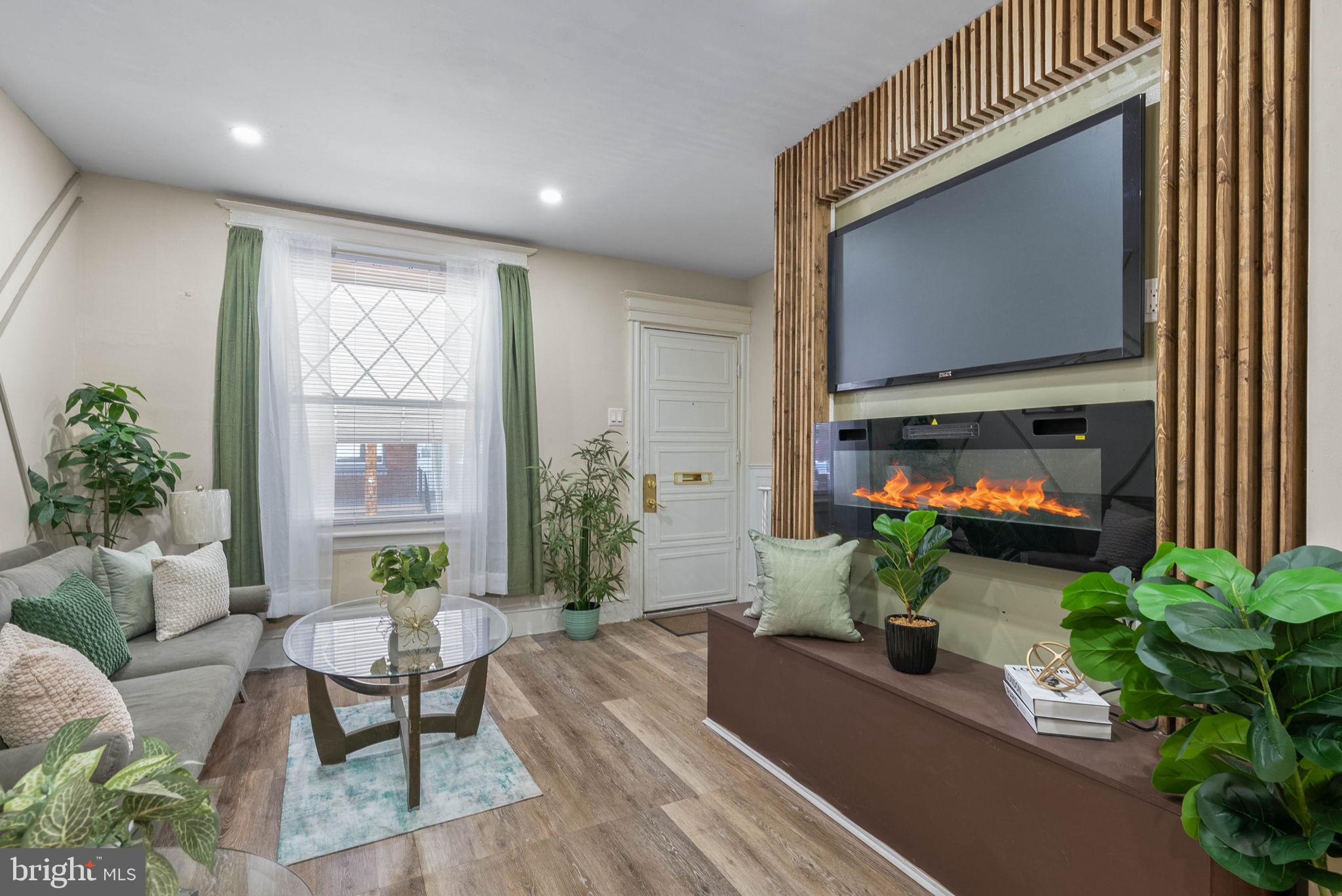 STRAWBERRY MANSION - Residential