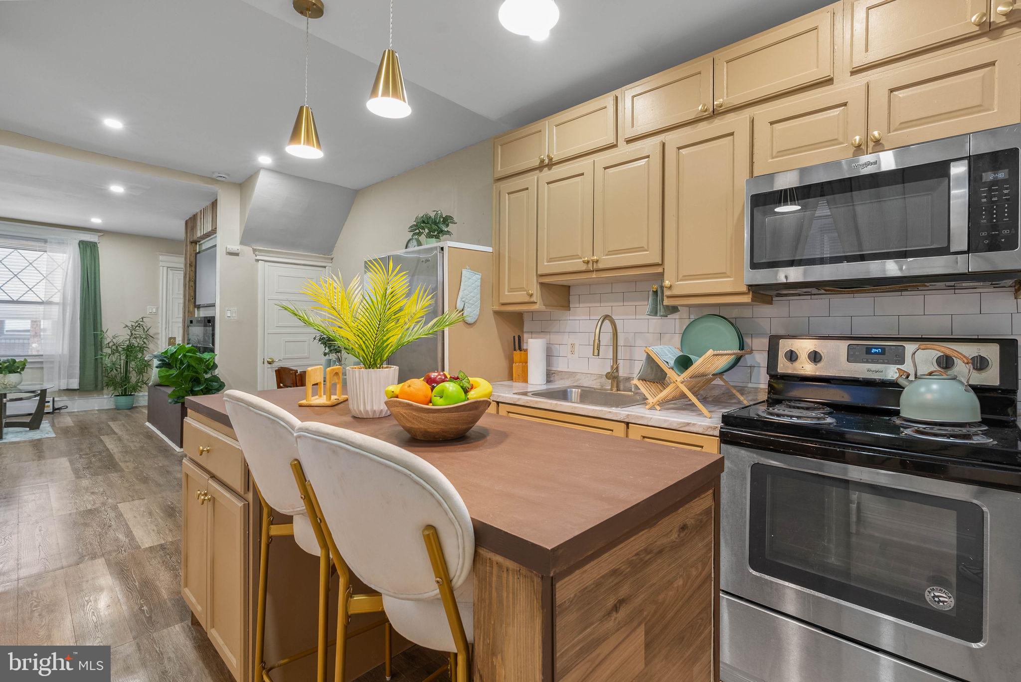 STRAWBERRY MANSION - Residential