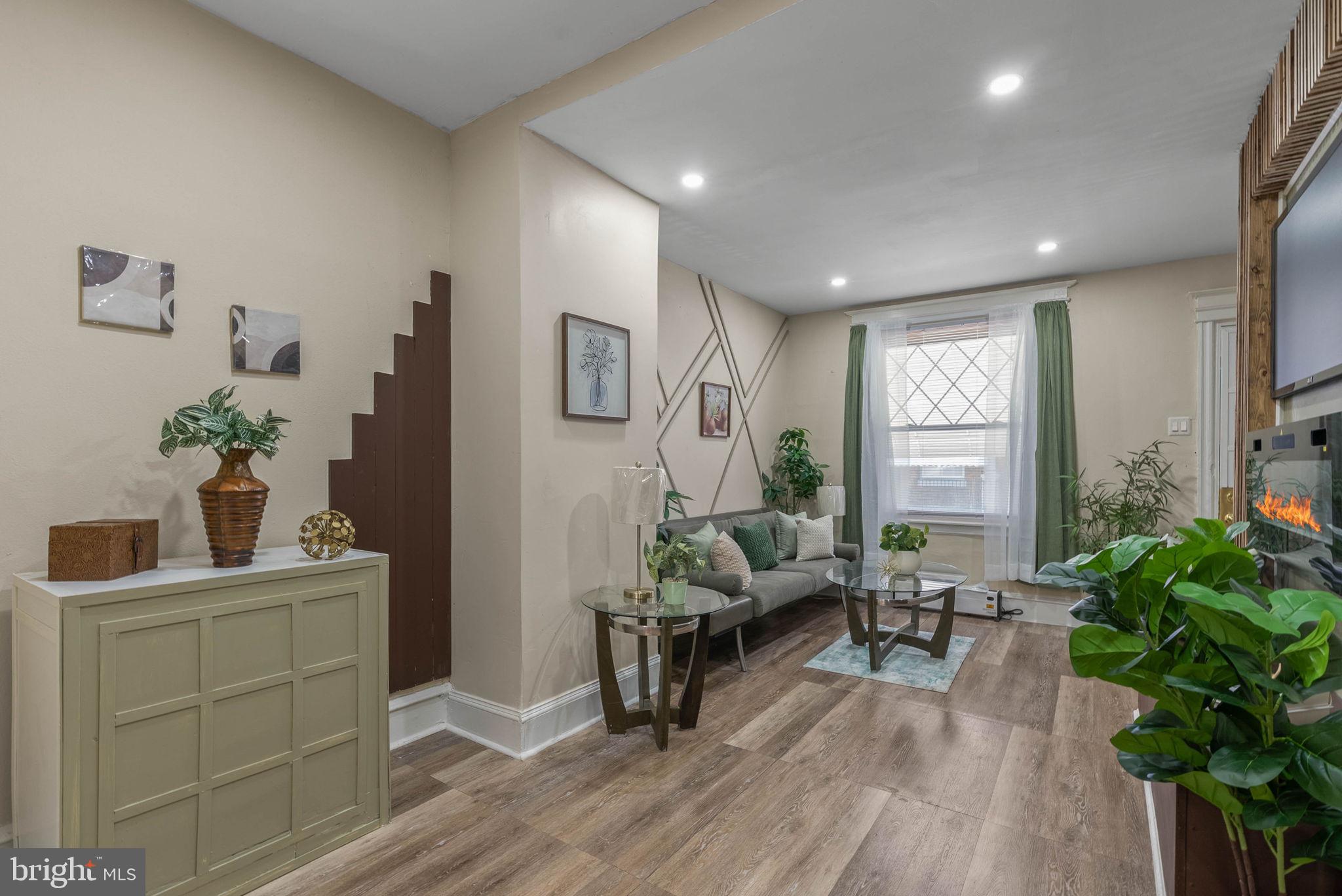 STRAWBERRY MANSION - Residential