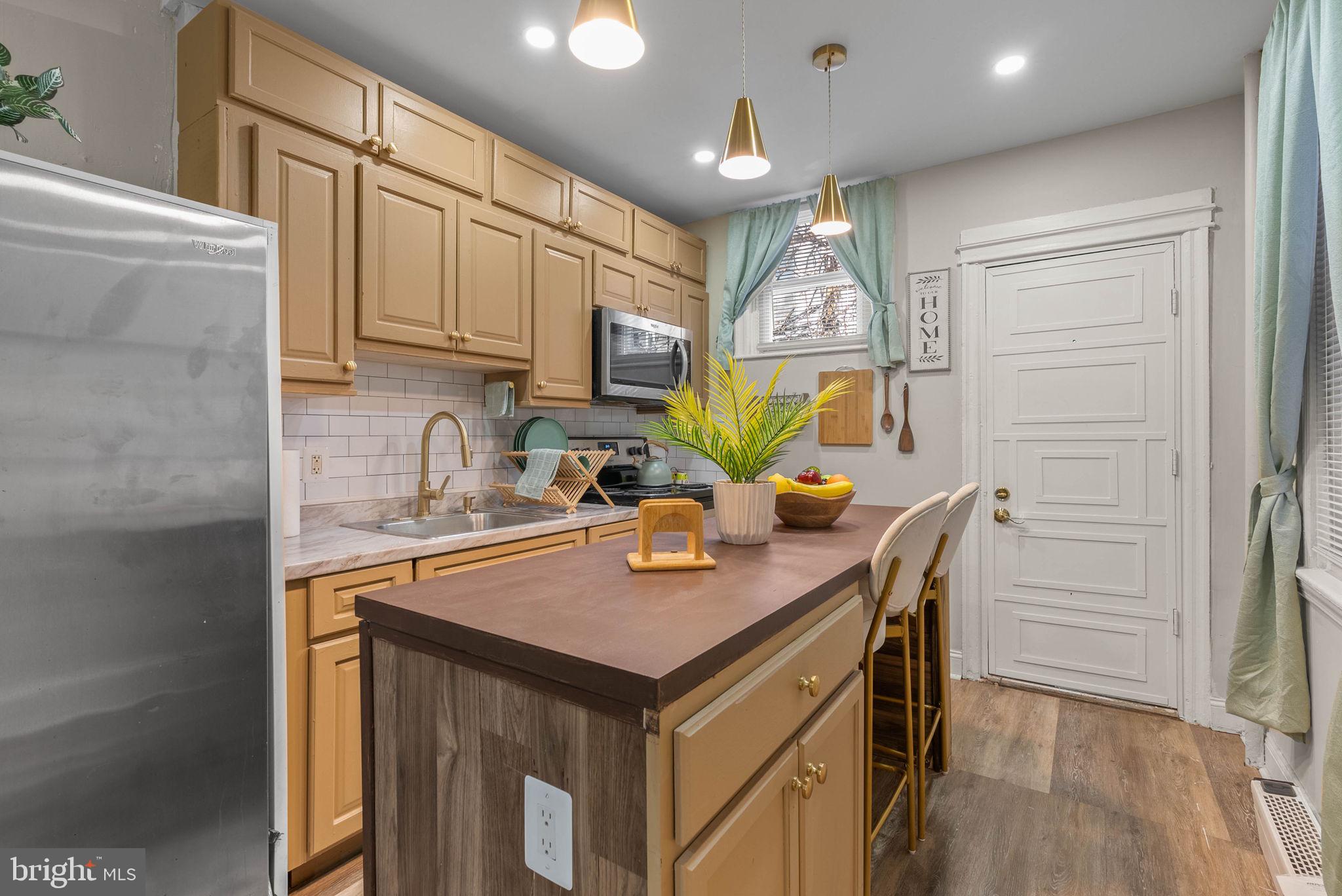 STRAWBERRY MANSION - Residential