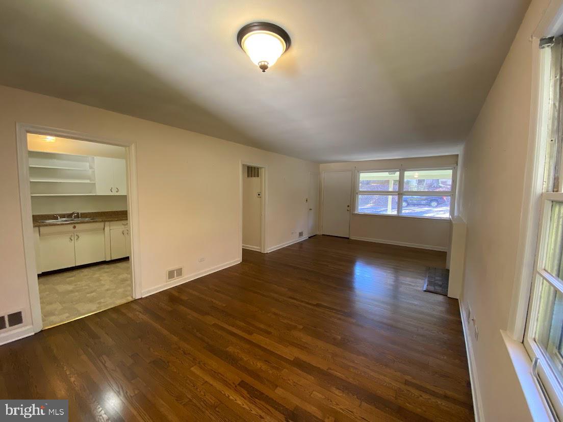 2308 CRESTMONT AVENUE