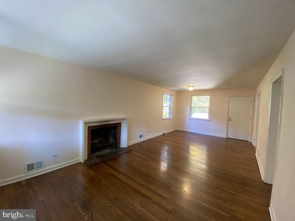 Photo of 2308 Crestmont Avenue, CHARLOTTESVILLE, VA 22903 (MLS # VACO2000226)