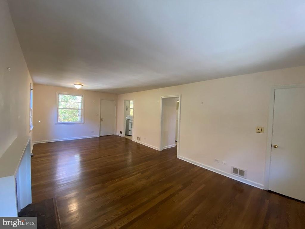 Photo of 2308 Crestmont Avenue, CHARLOTTESVILLE, VA 22903 (MLS # VACO2000226)
