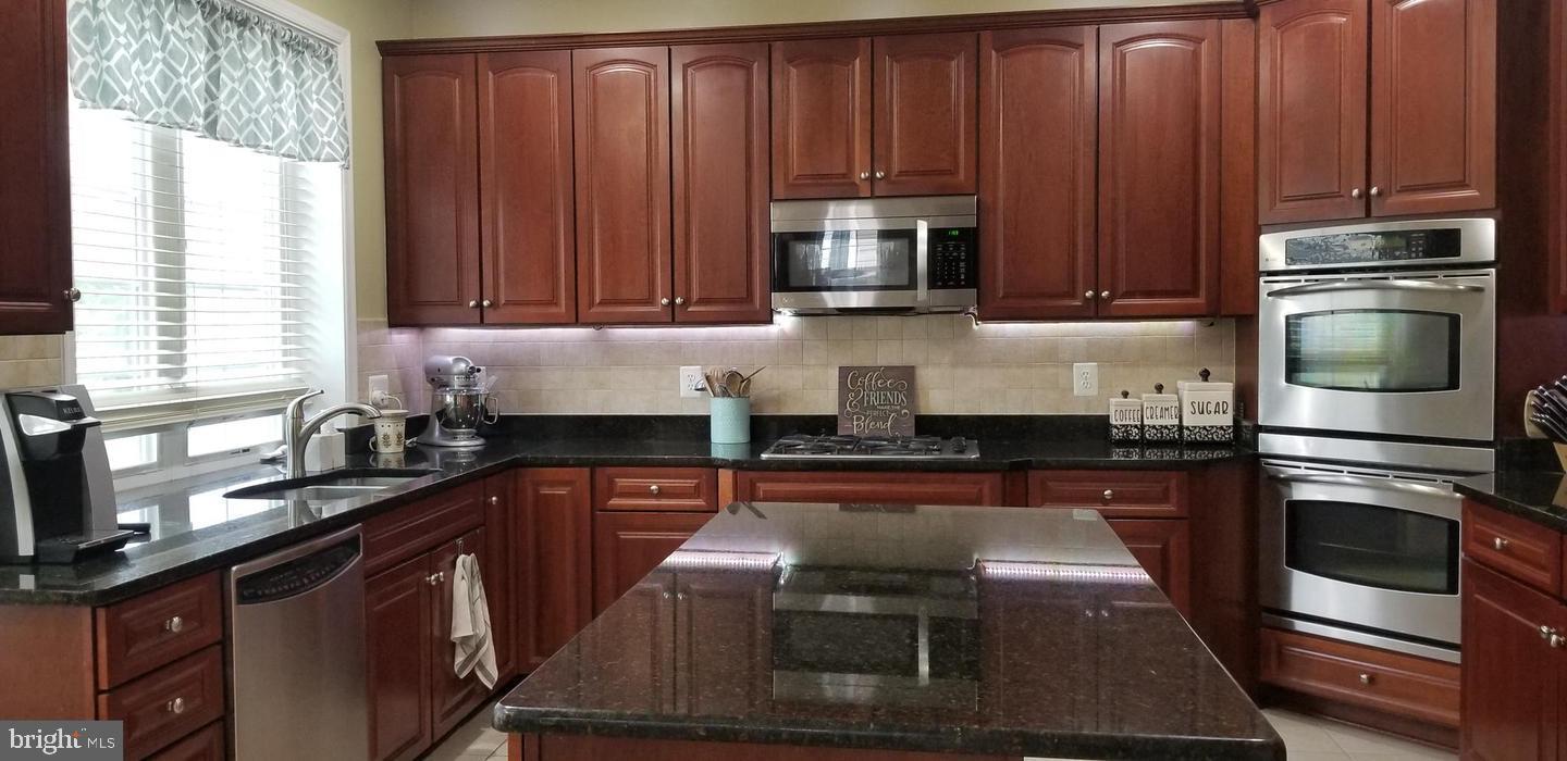 LAUREL HILL - Residential