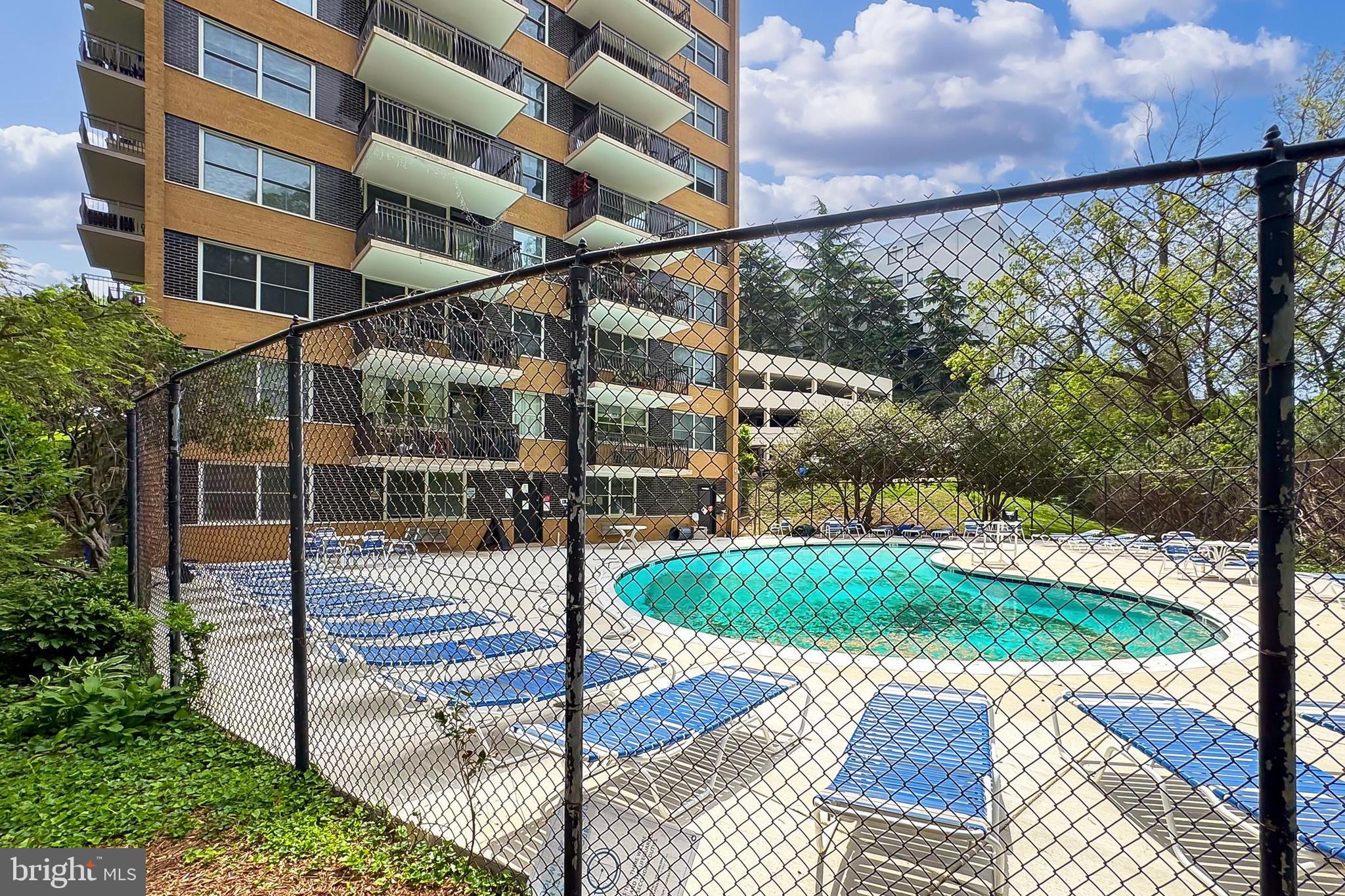 CIRCLE CONDOMINIUMS - Residential