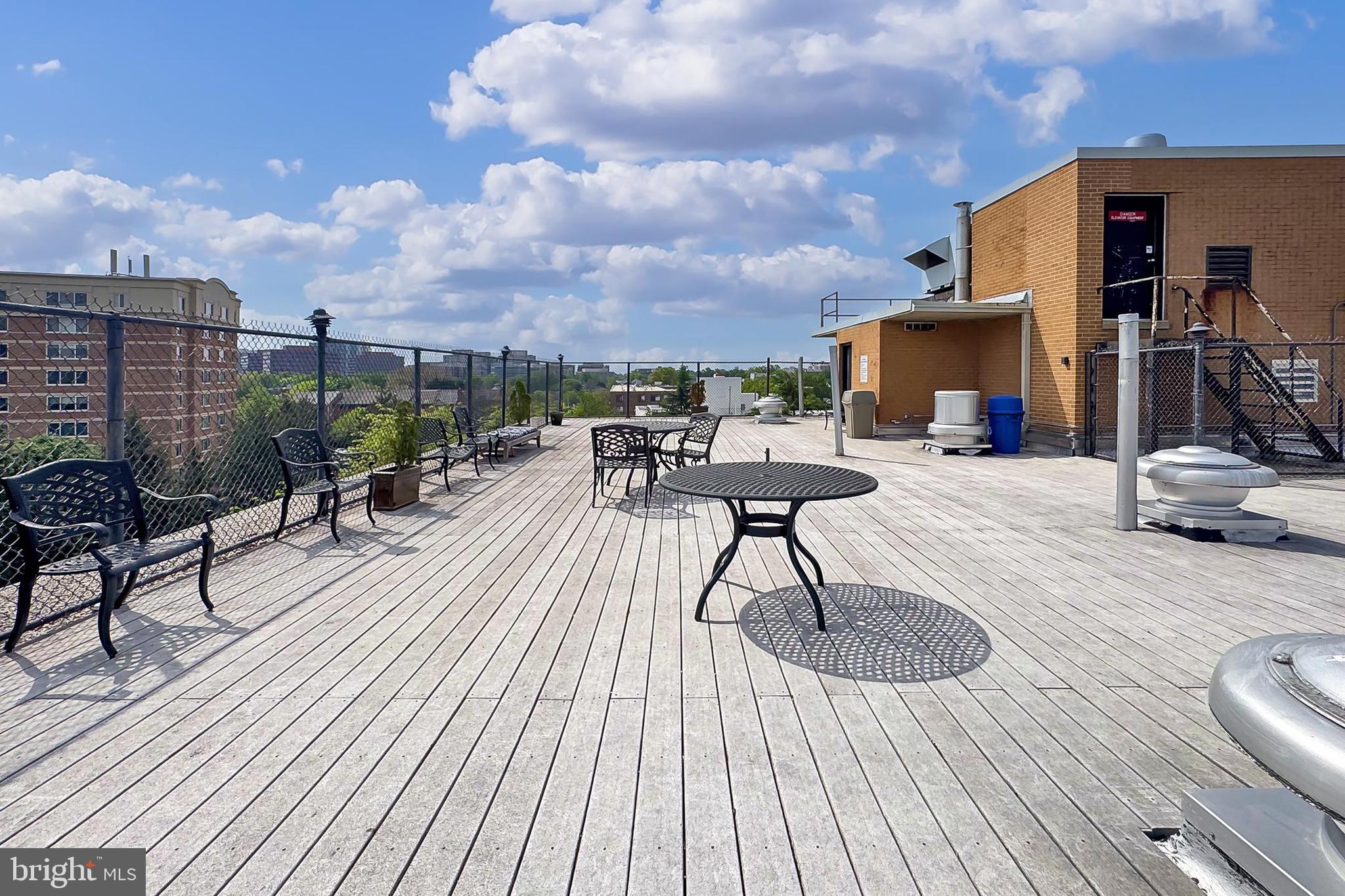 CIRCLE CONDOMINIUMS - Residential