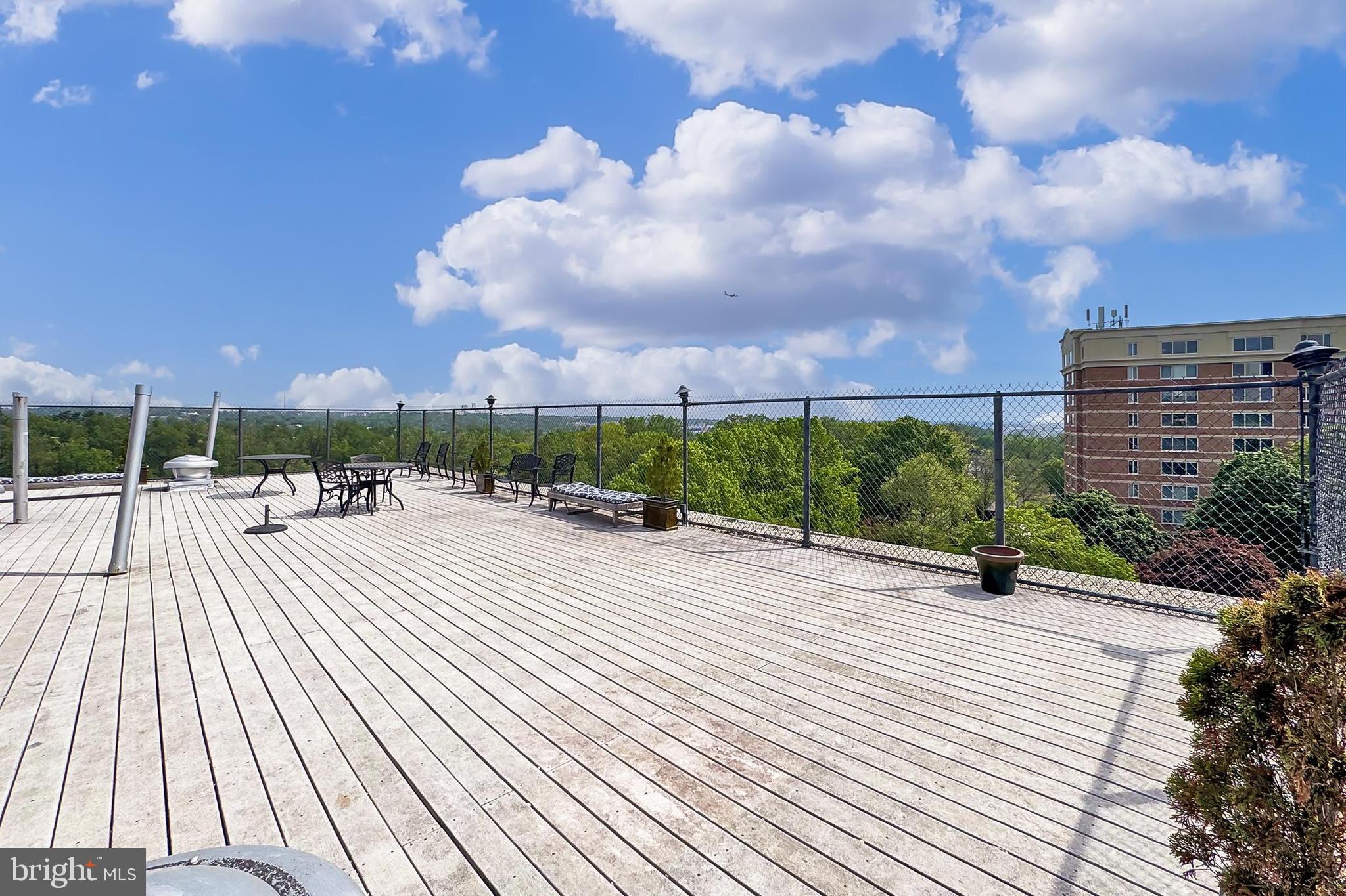 CIRCLE CONDOMINIUMS - Residential