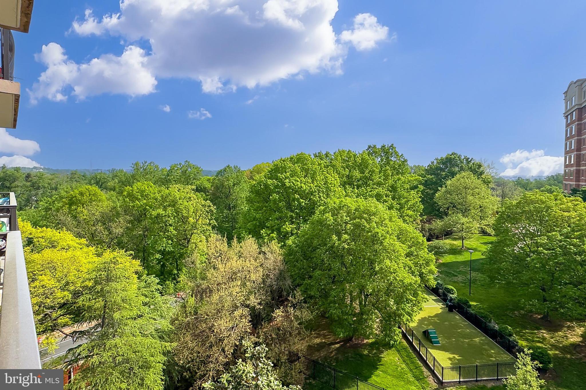 CIRCLE CONDOMINIUMS - Residential