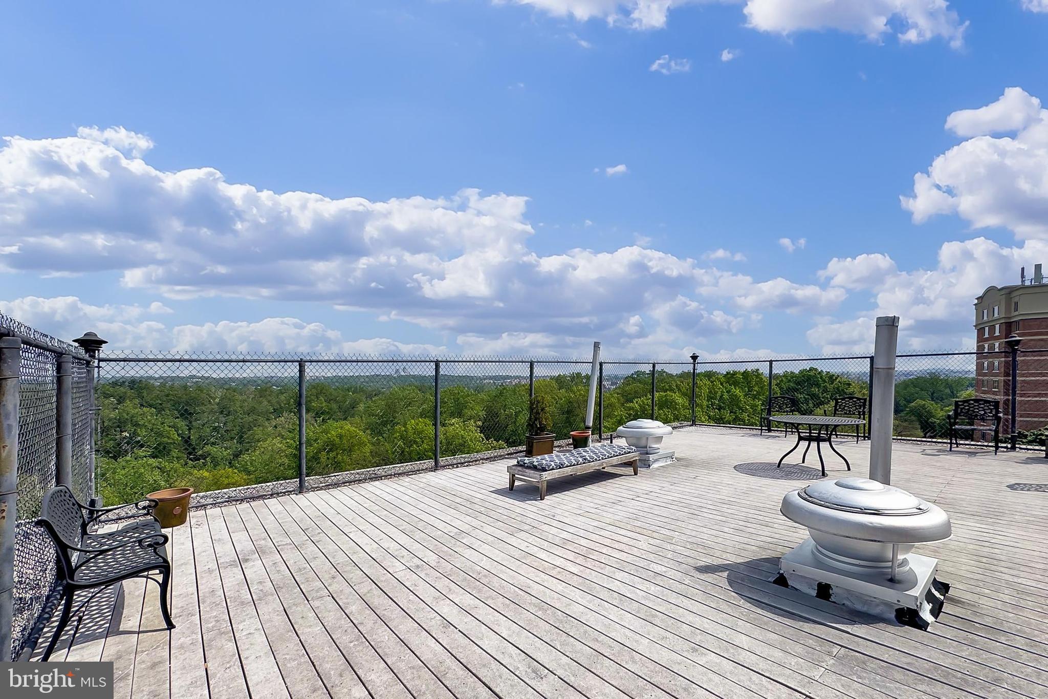 CIRCLE CONDOMINIUMS - Residential