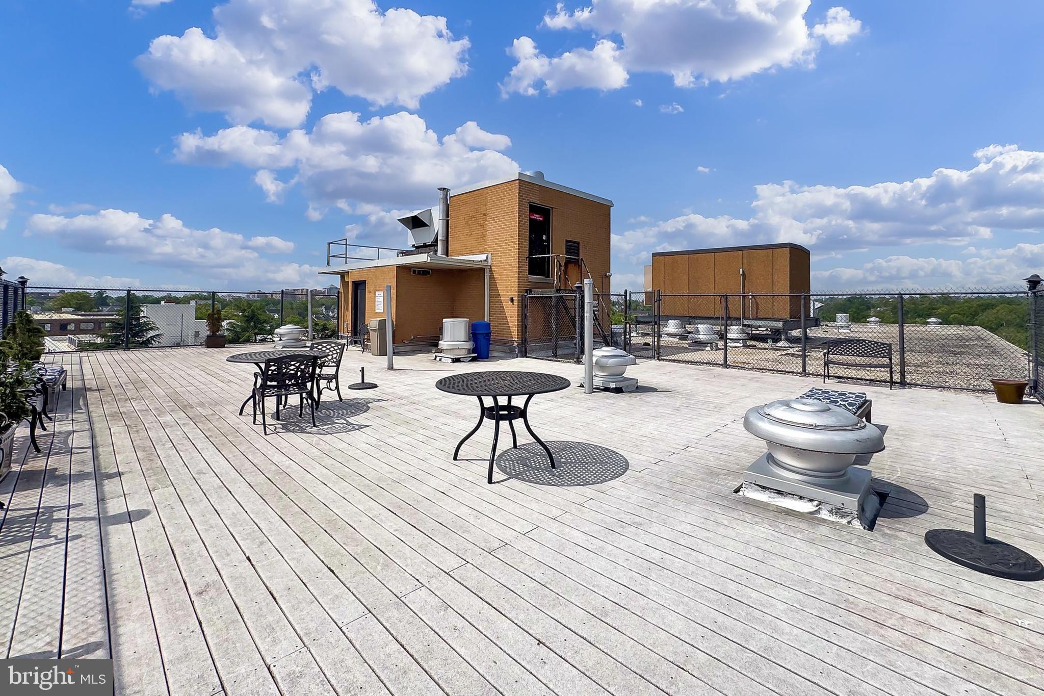 CIRCLE CONDOMINIUMS - Residential