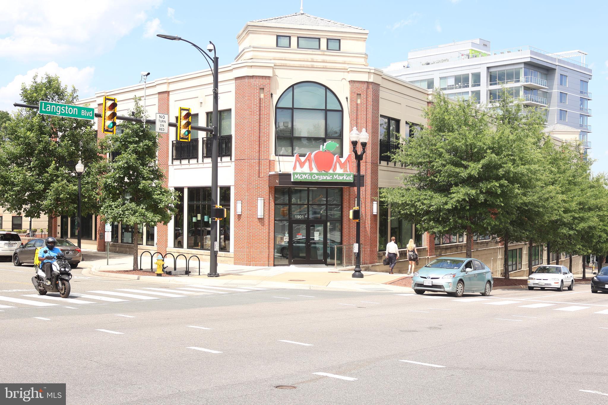 CIRCLE CONDOMINIUMS - Residential