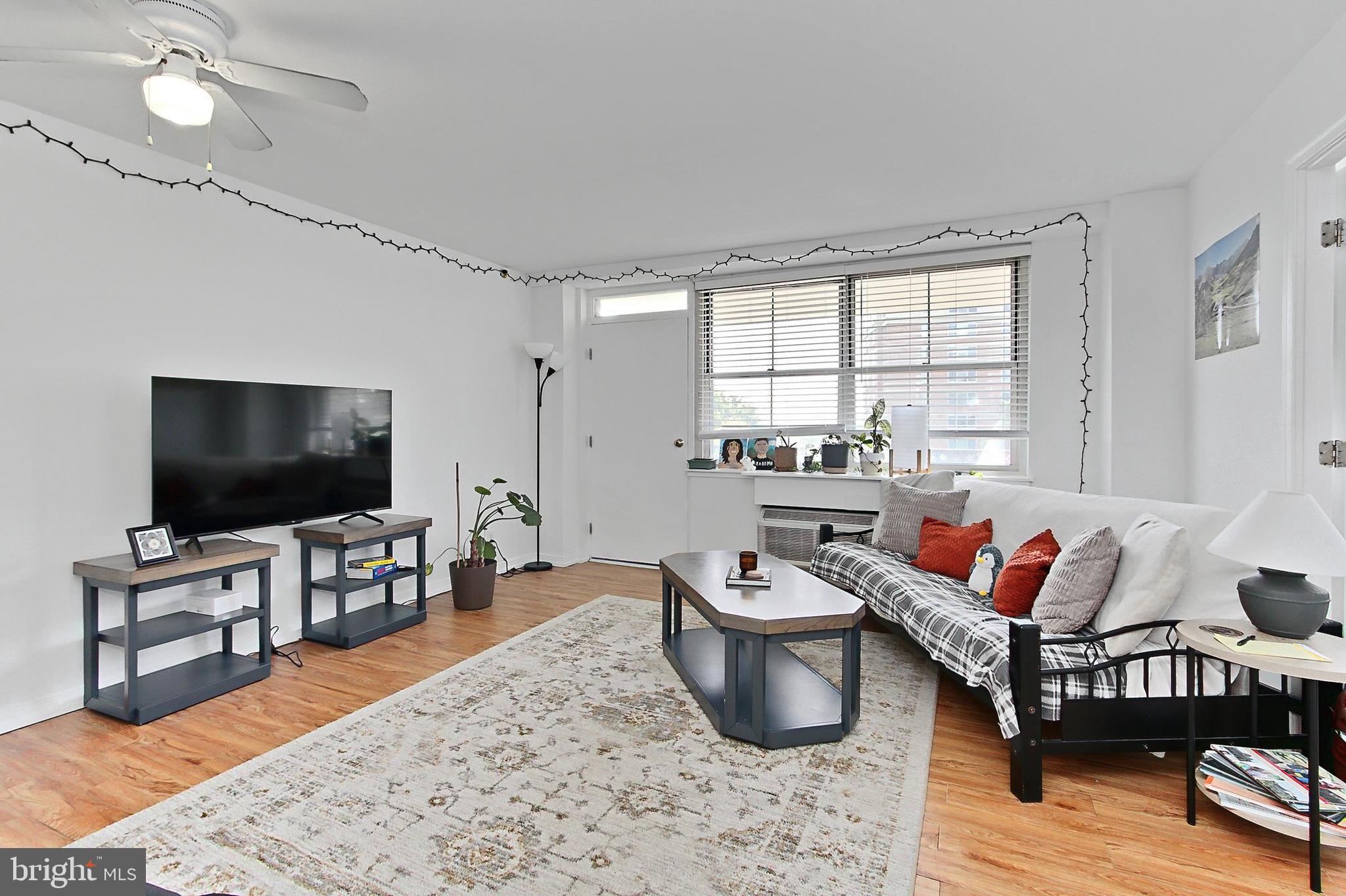 CIRCLE CONDOMINIUMS - Residential