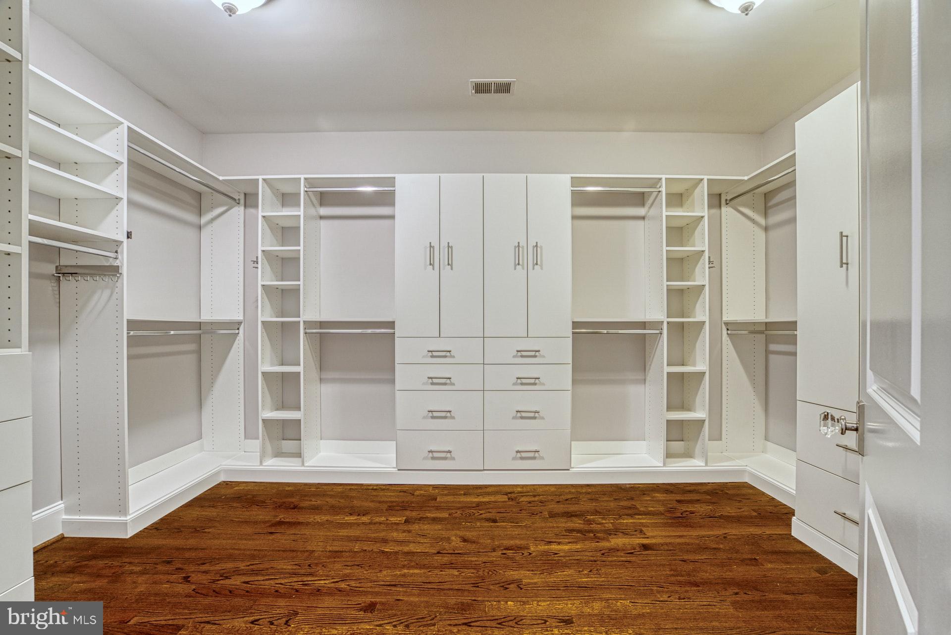 OAKWOOD - Residential