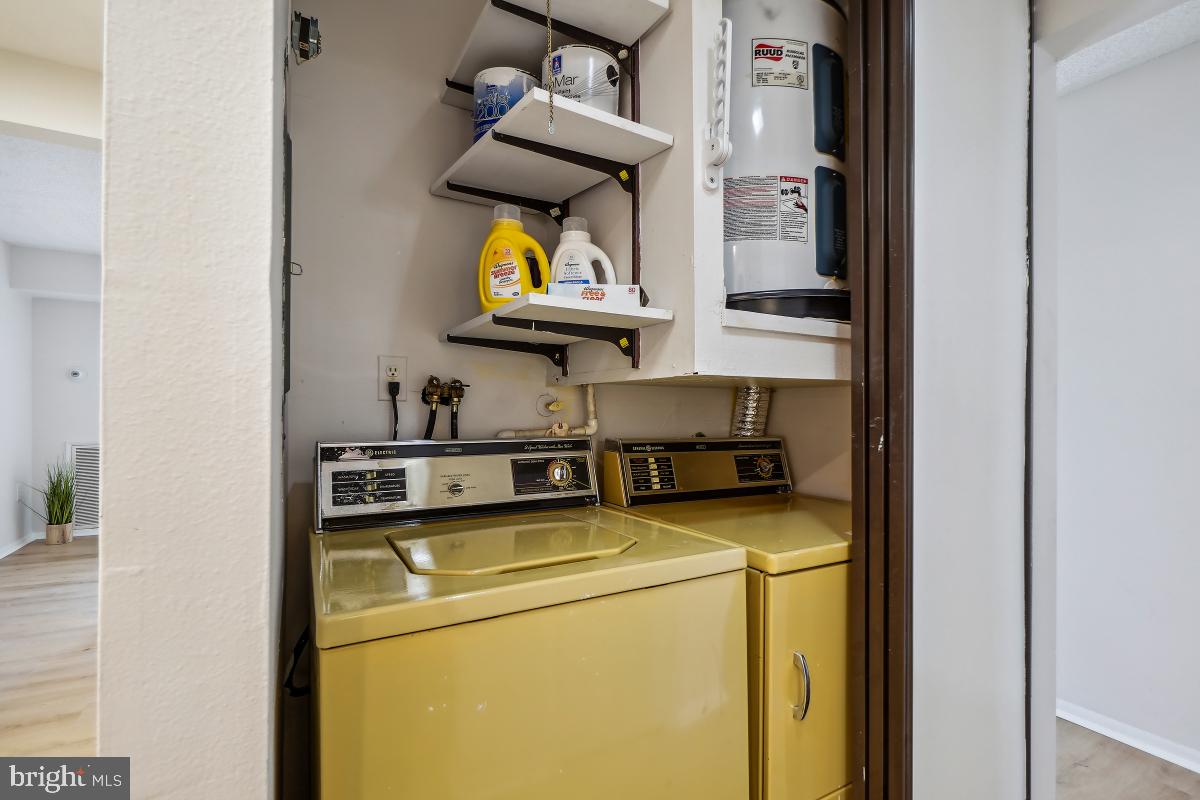 LEISURE WORLD - Residential