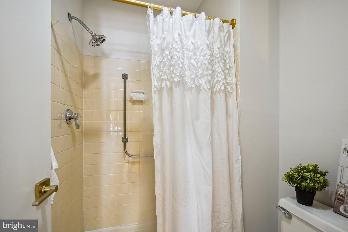 LEISURE WORLD - Residential