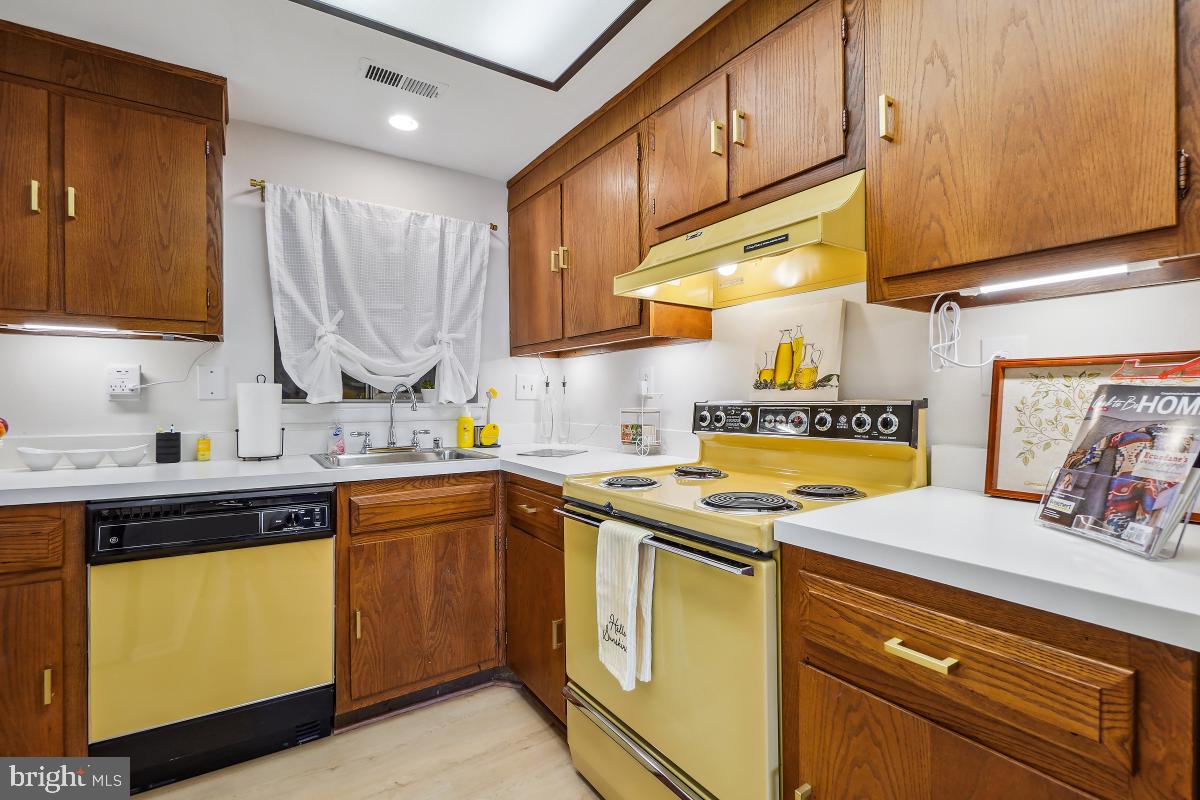 LEISURE WORLD - Residential