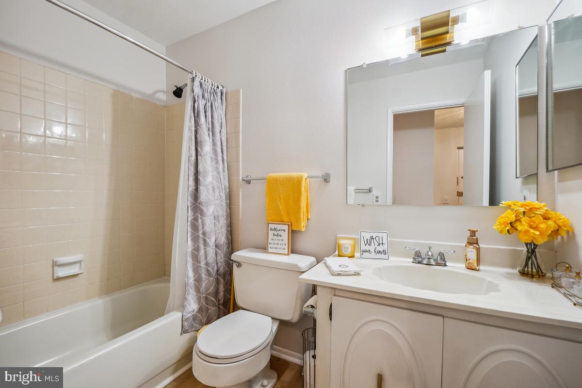 LEISURE WORLD - Residential