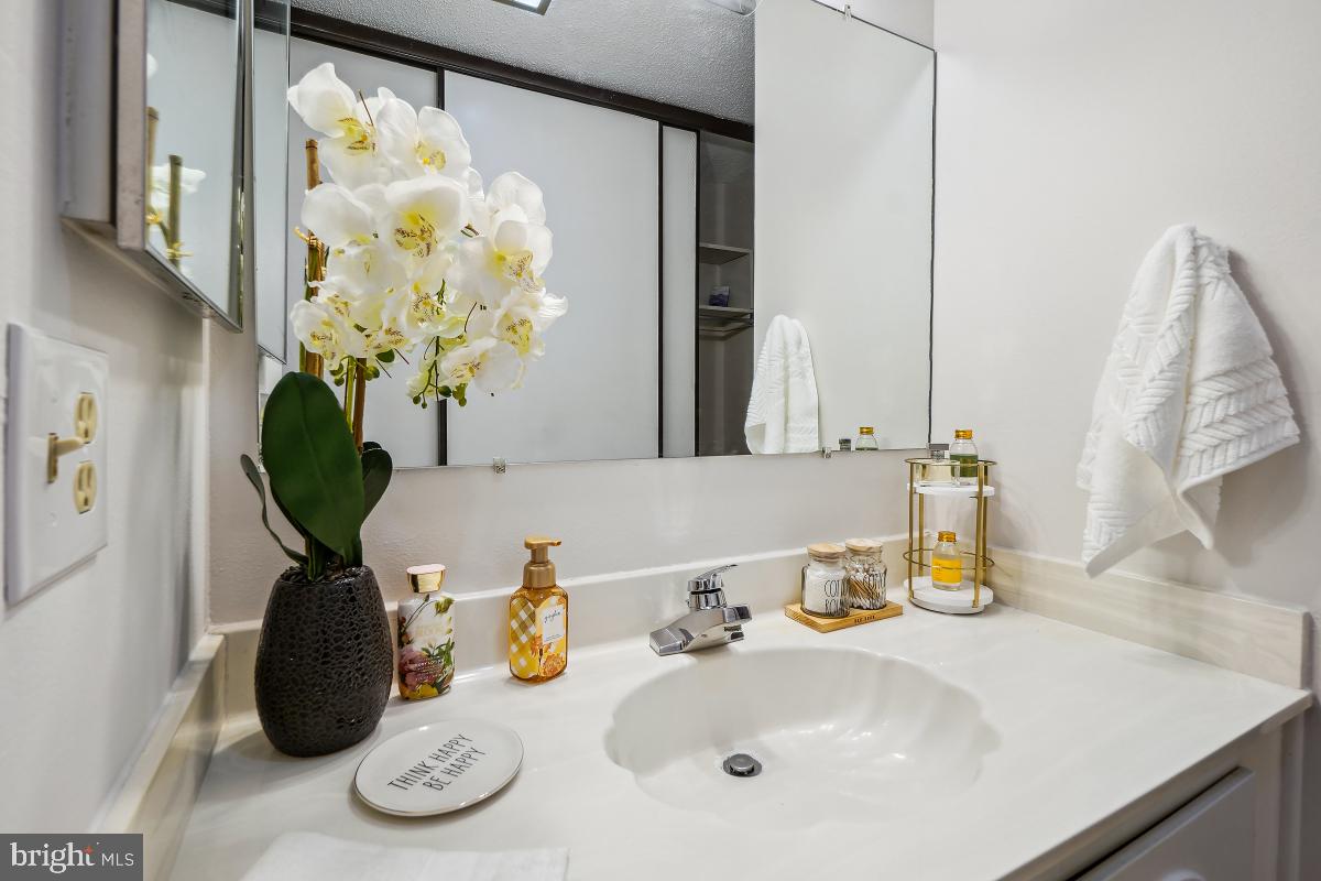 LEISURE WORLD - Residential