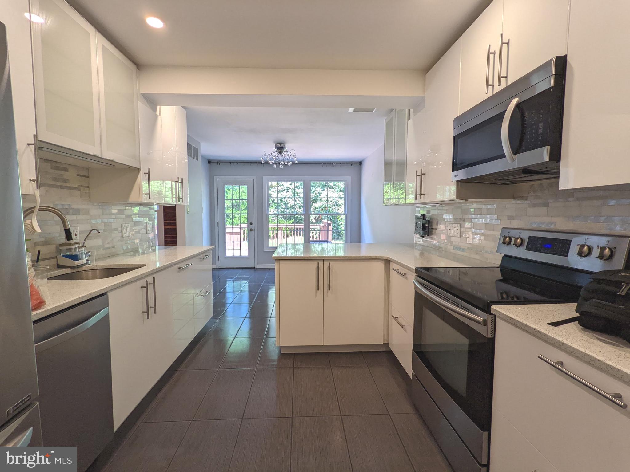 LINDENFIELD - Residential Lease