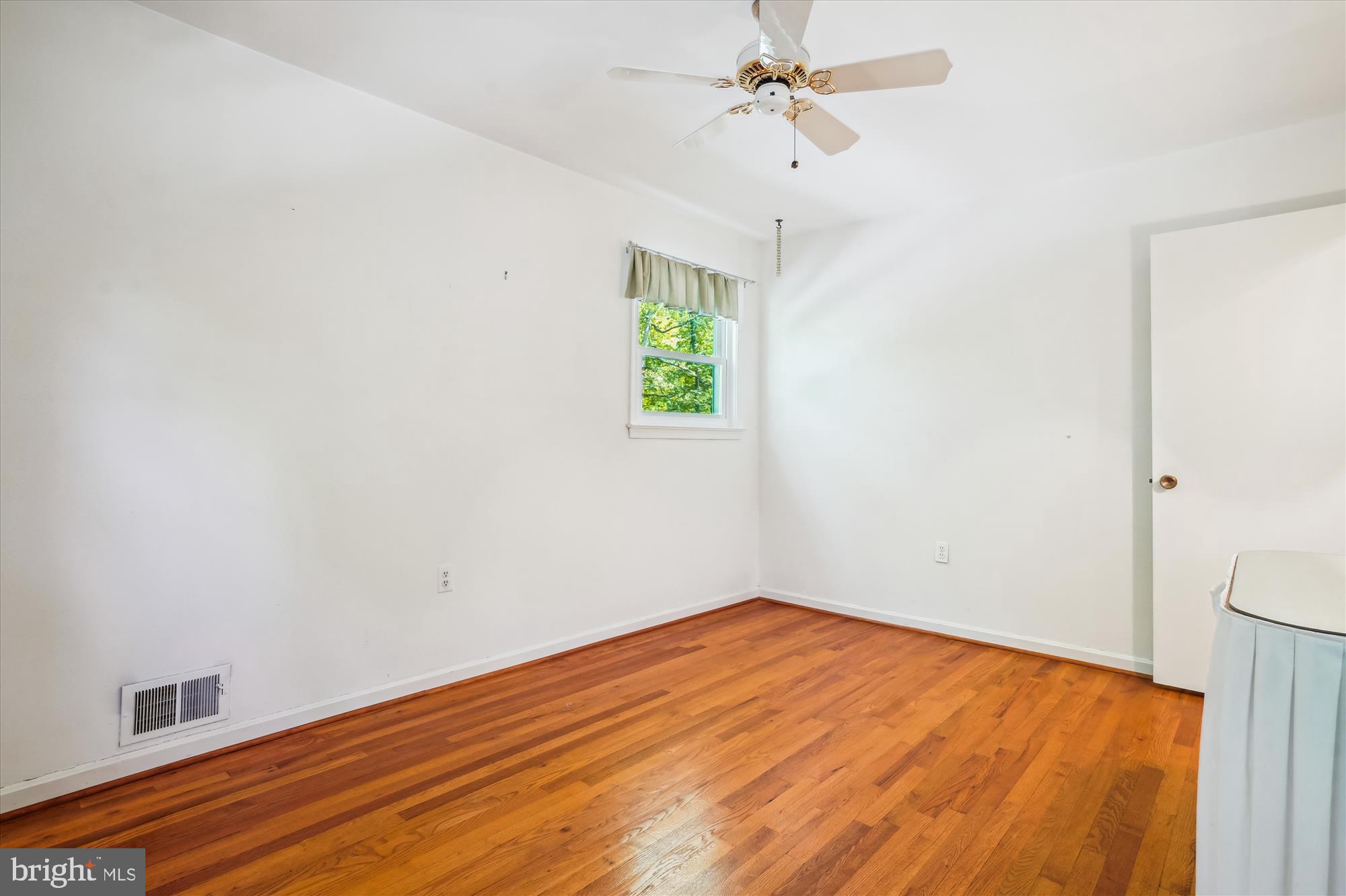 POINT OF WOODS - Residential