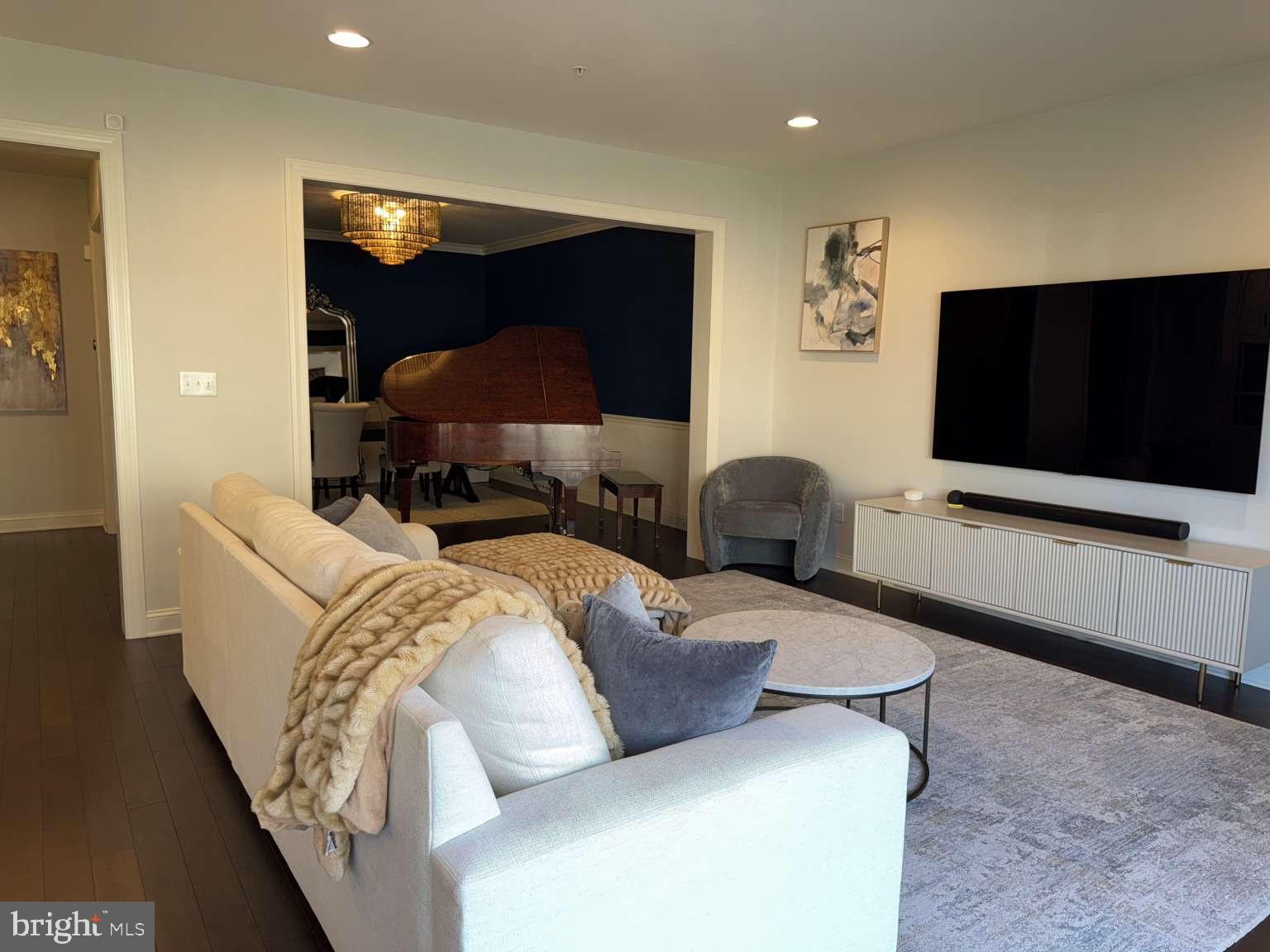 WALDEN SQUARE - Residential