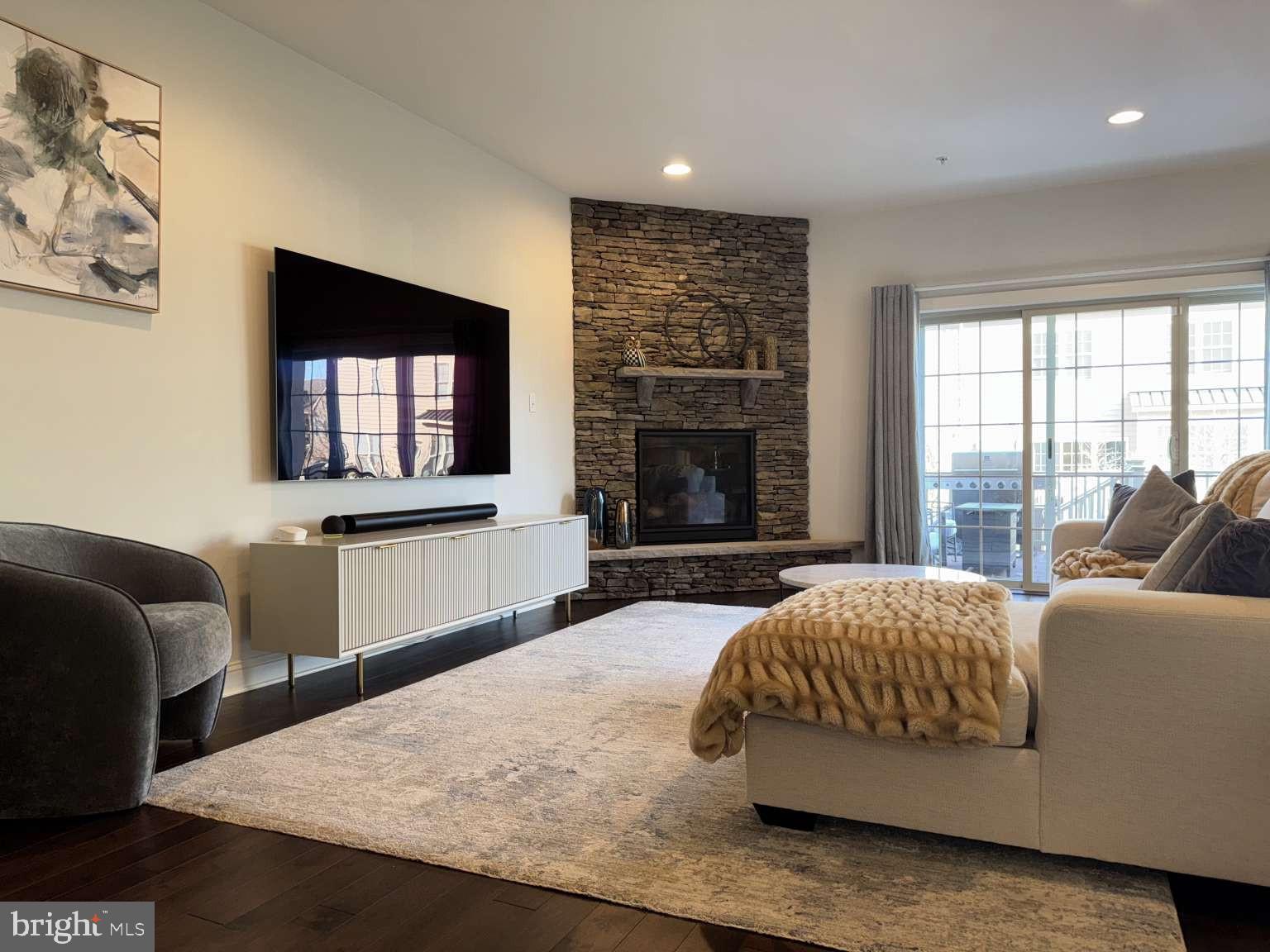 WALDEN SQUARE - Residential