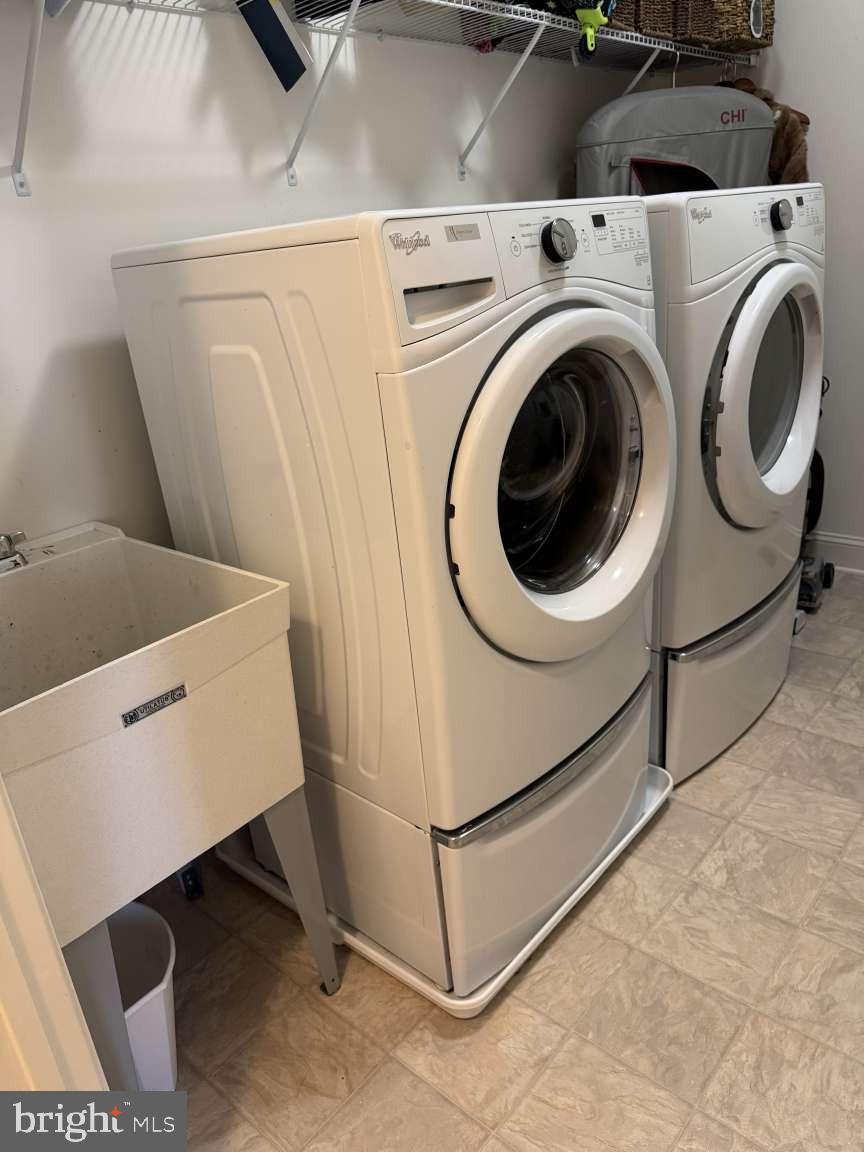 WALDEN SQUARE - Residential