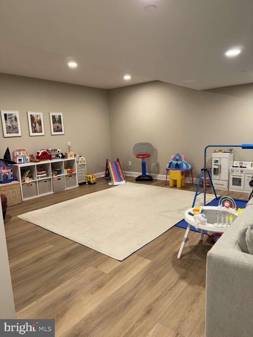 WALDEN SQUARE - Residential