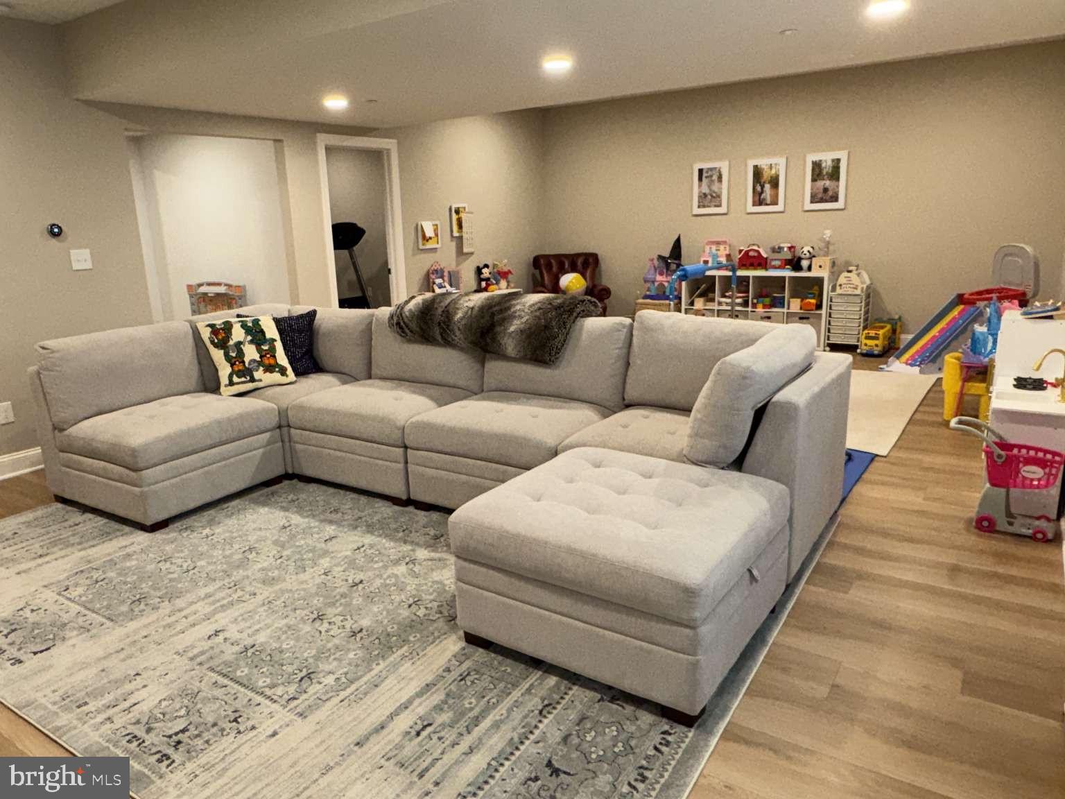 WALDEN SQUARE - Residential