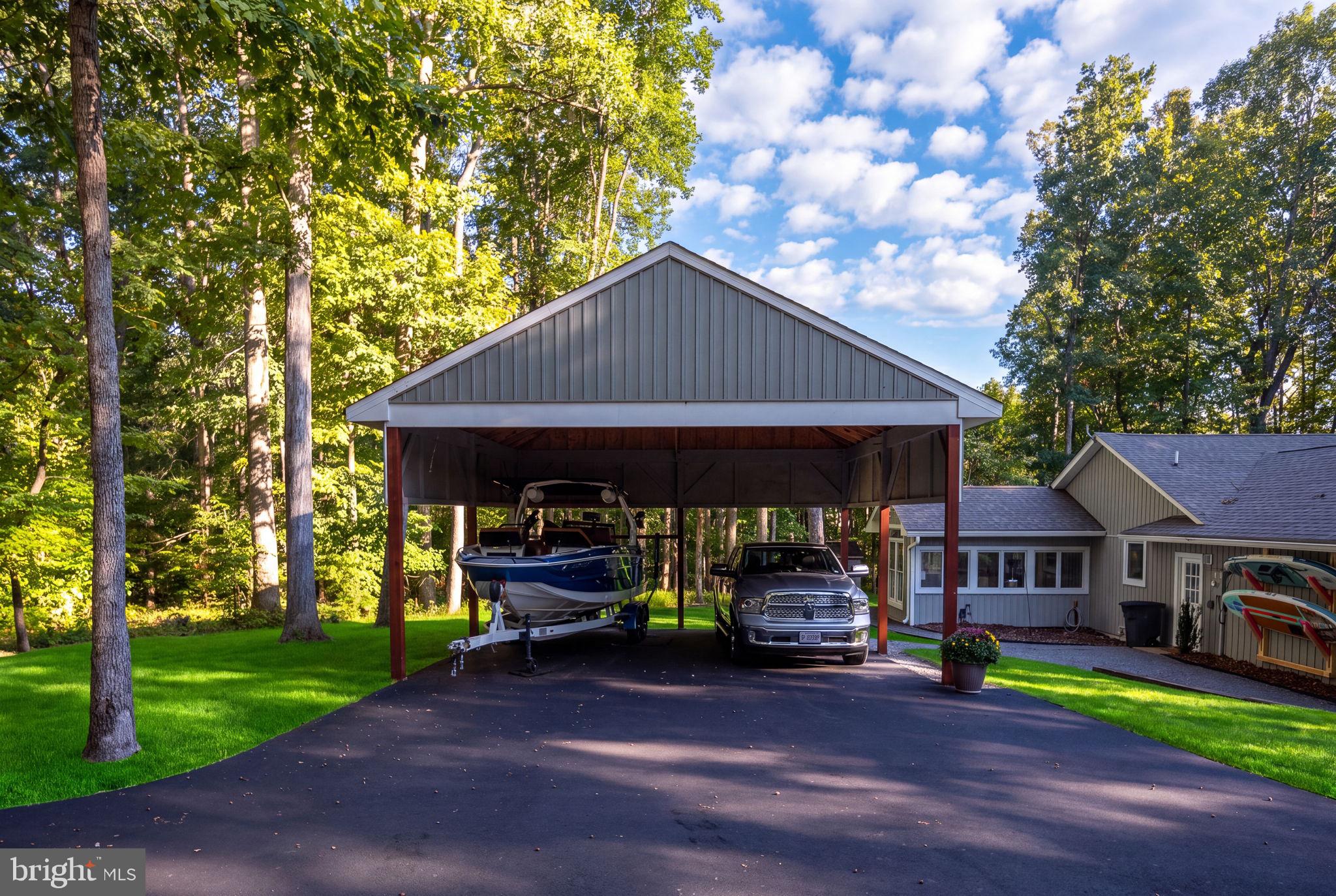 208 OAKWOOD DRIVE