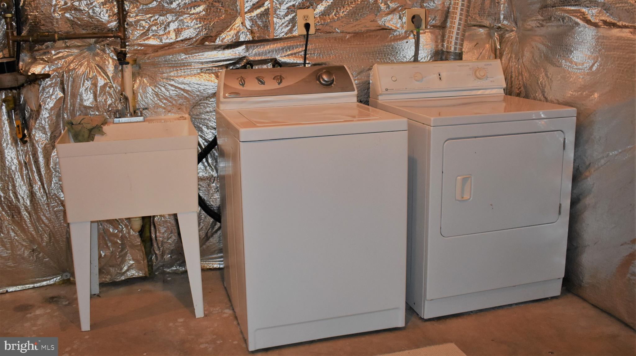 NEELSVILLE ESTATES - Residential Lease