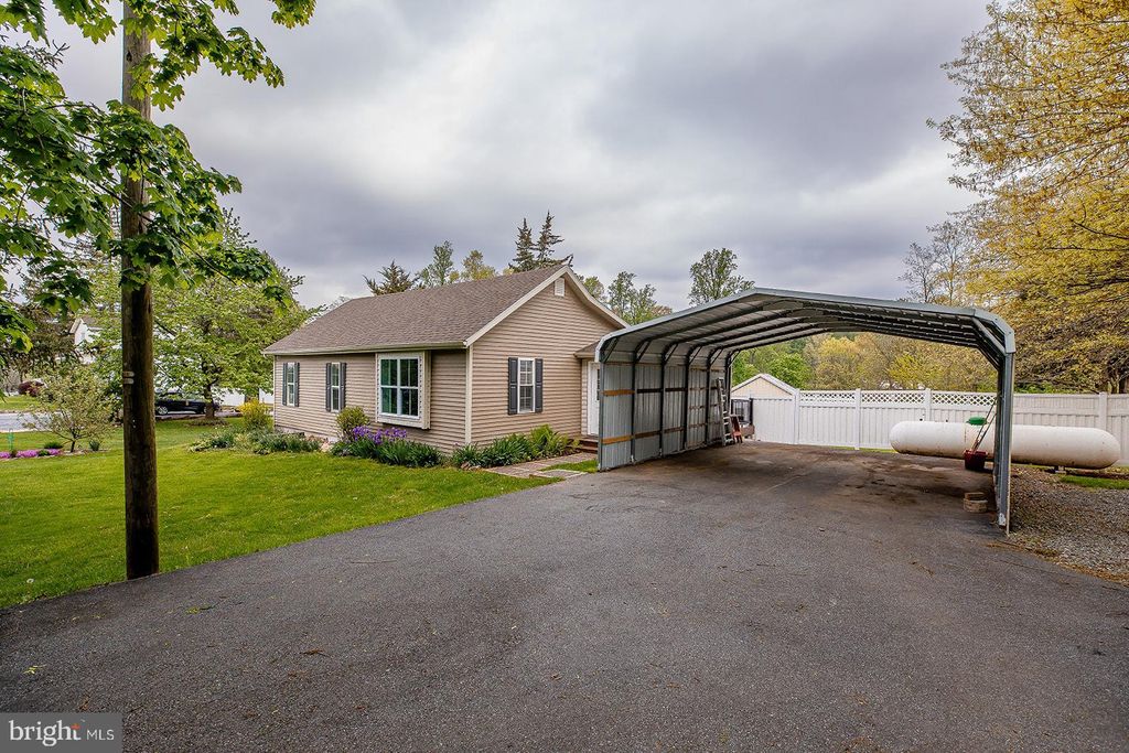 Photo of 403 W 28TH DIVISION HWY, LITITZ, PA 17543 (MLS # PALA2034378)