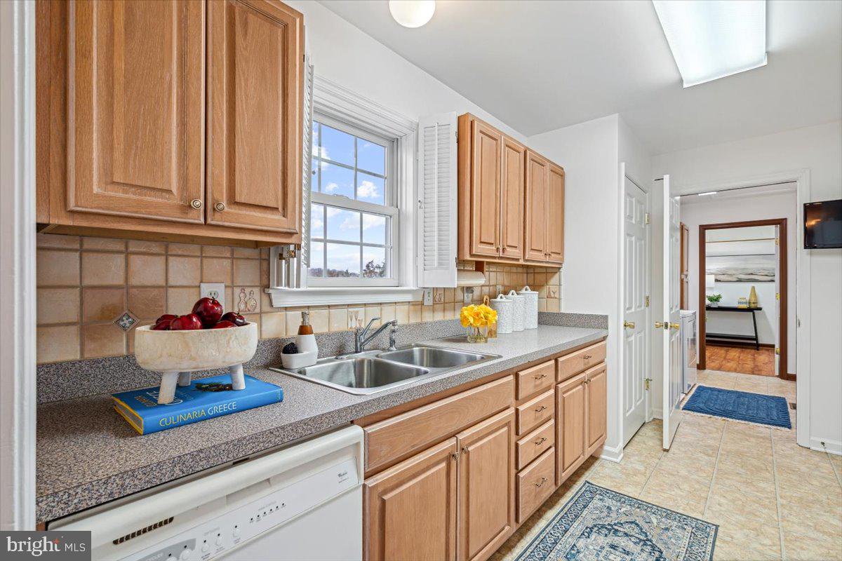 GREYSTONE ON THE OPEQUON - Residential