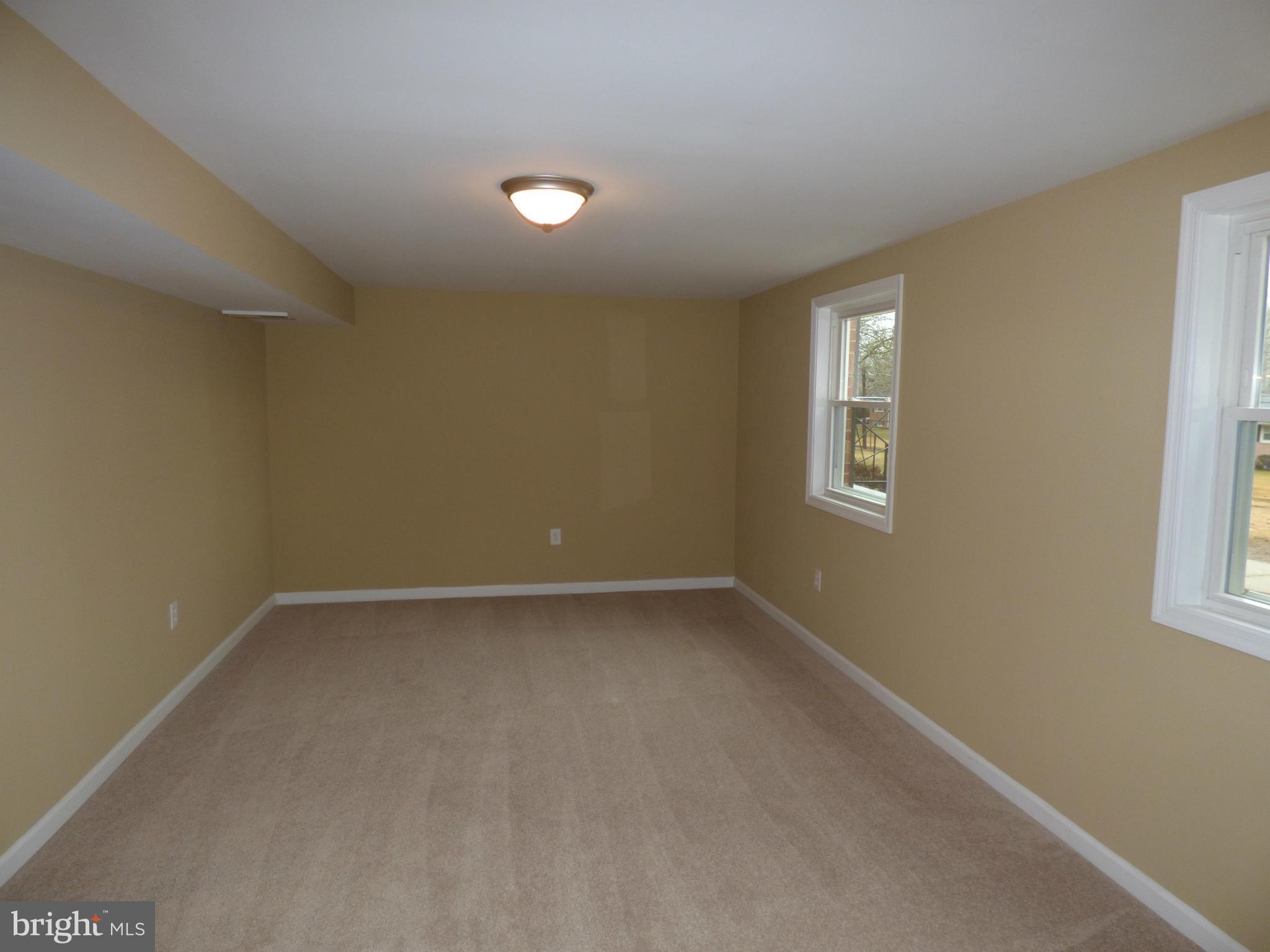 KINGSTON MANOR - Residential