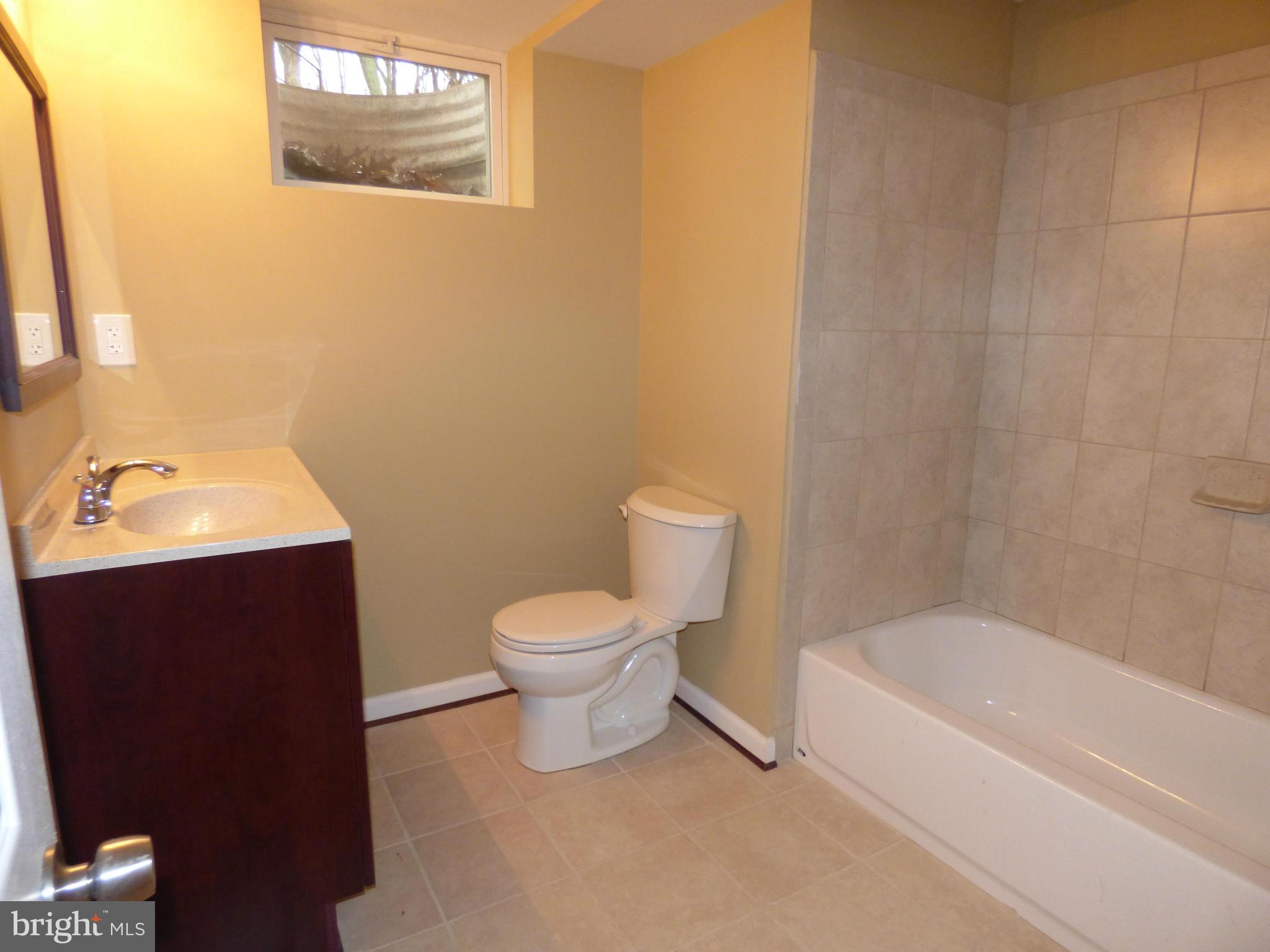 KINGSTON MANOR - Residential