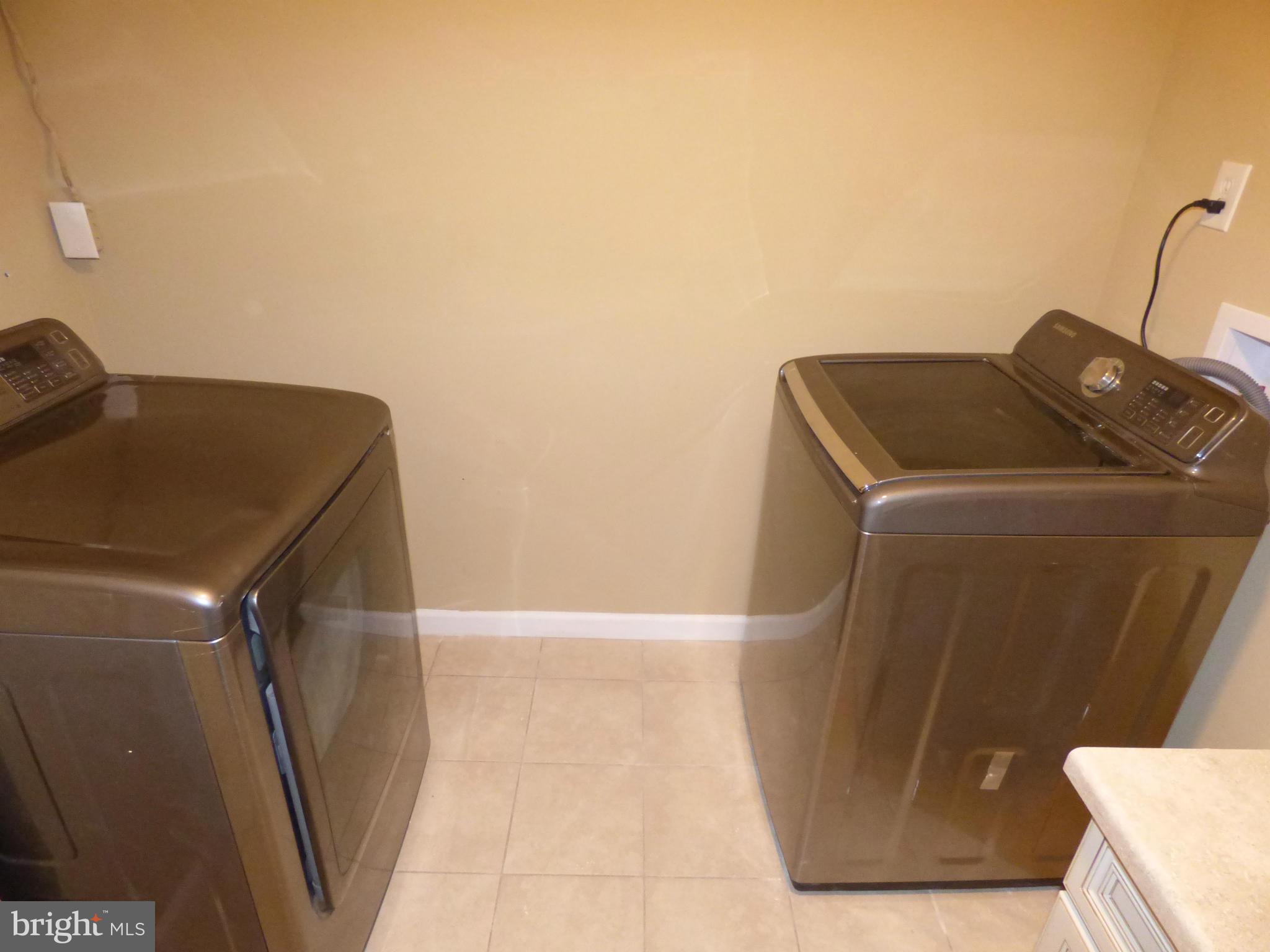 KINGSTON MANOR - Residential