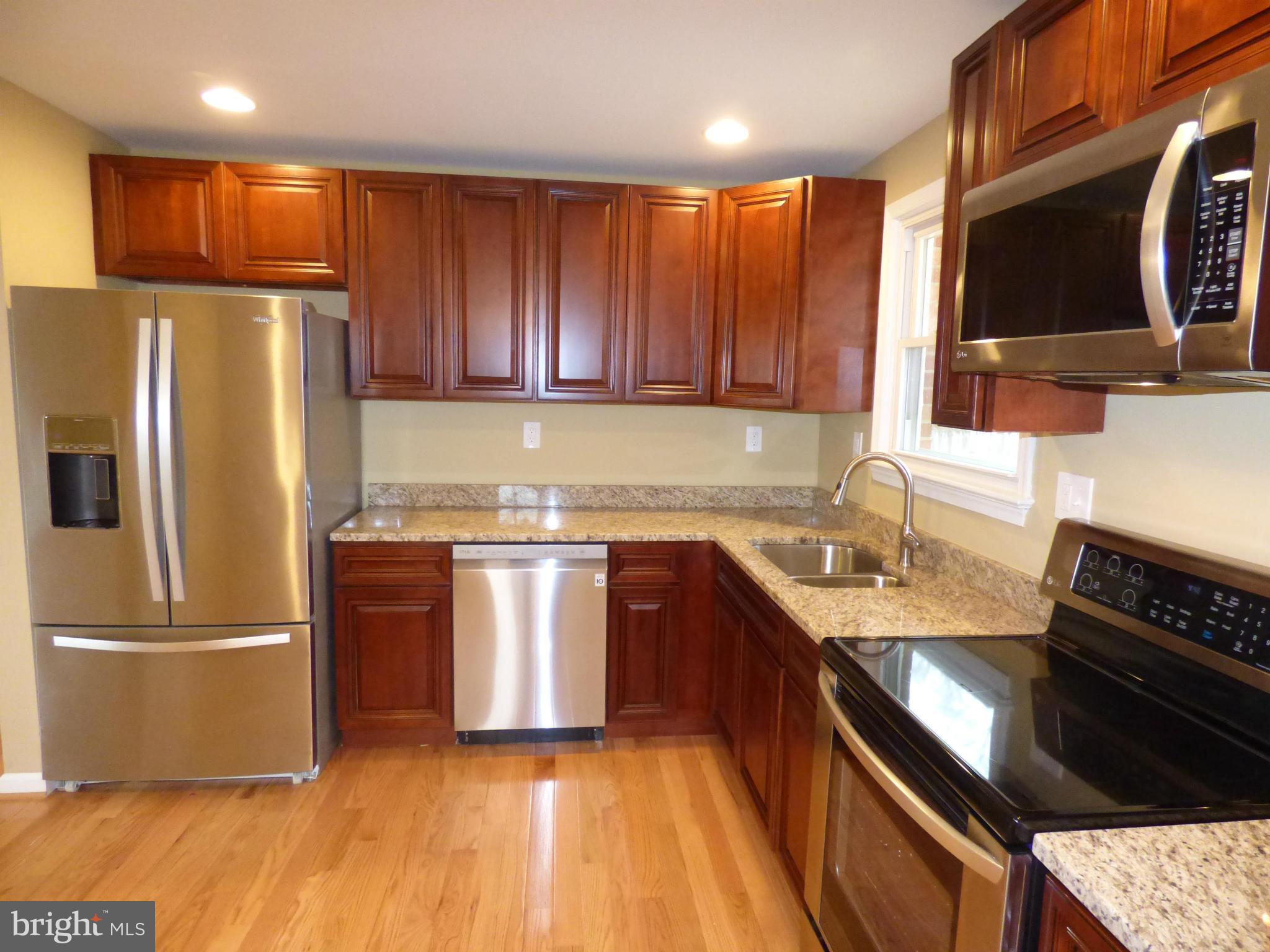 KINGSTON MANOR - Residential