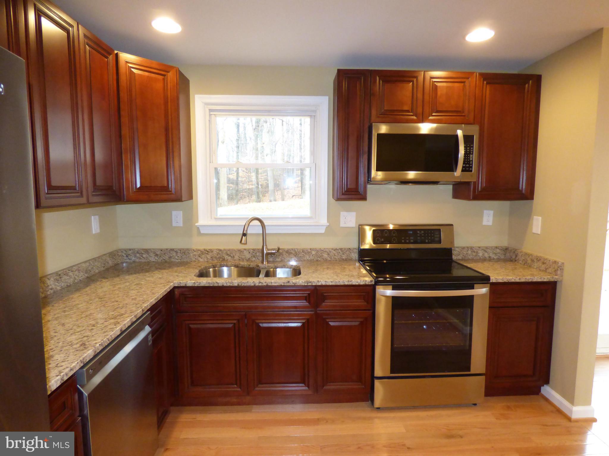 KINGSTON MANOR - Residential