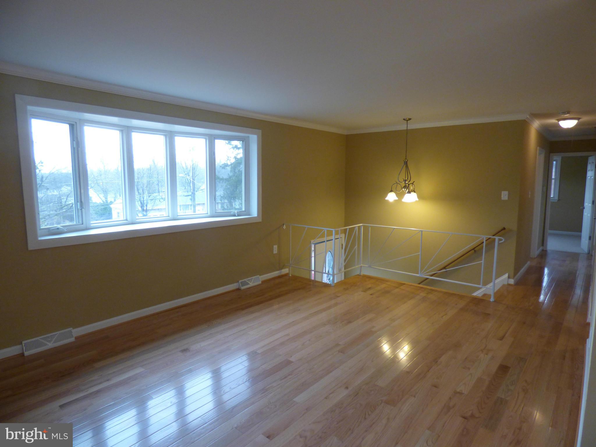 KINGSTON MANOR - Residential