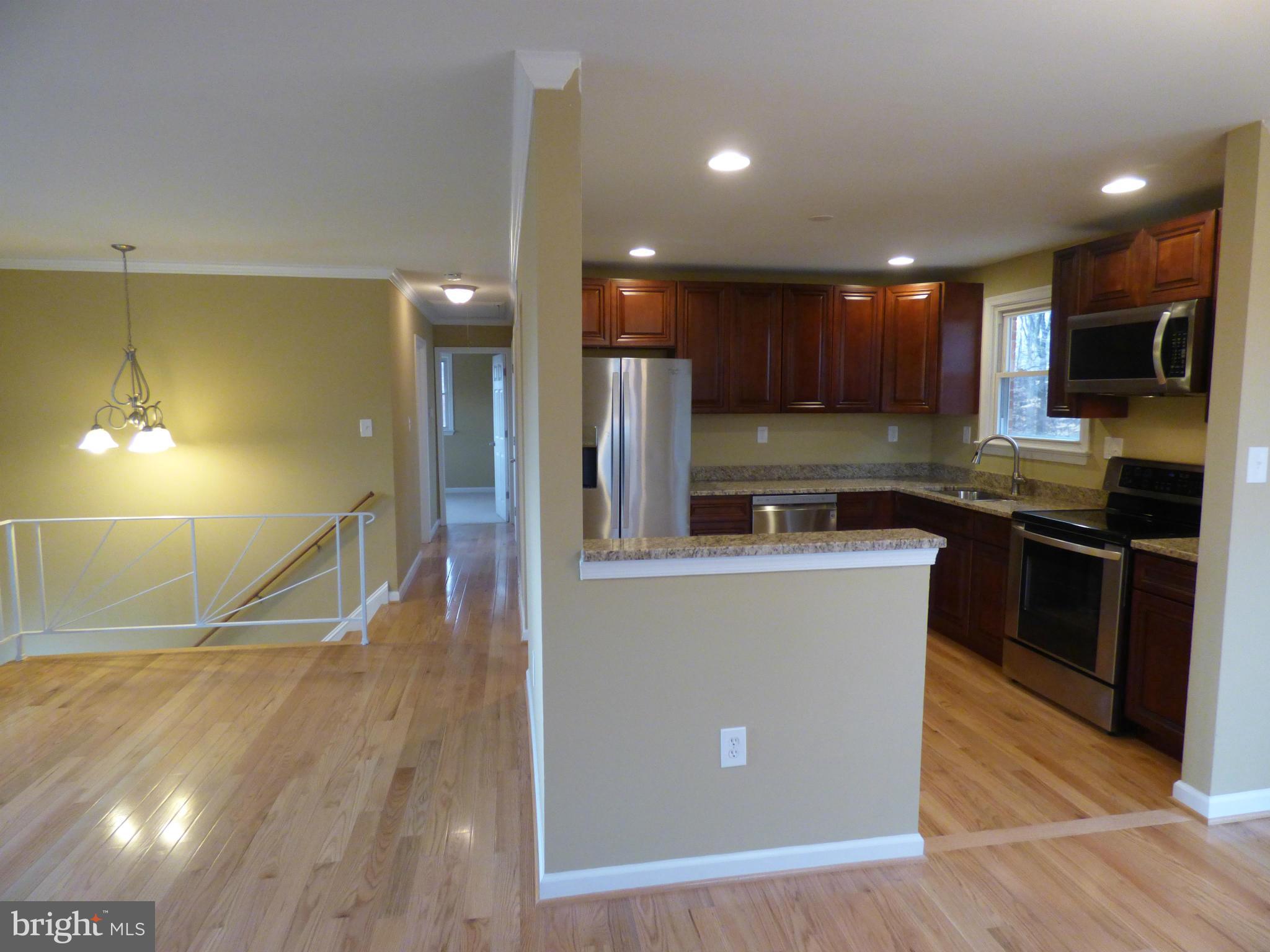 KINGSTON MANOR - Residential