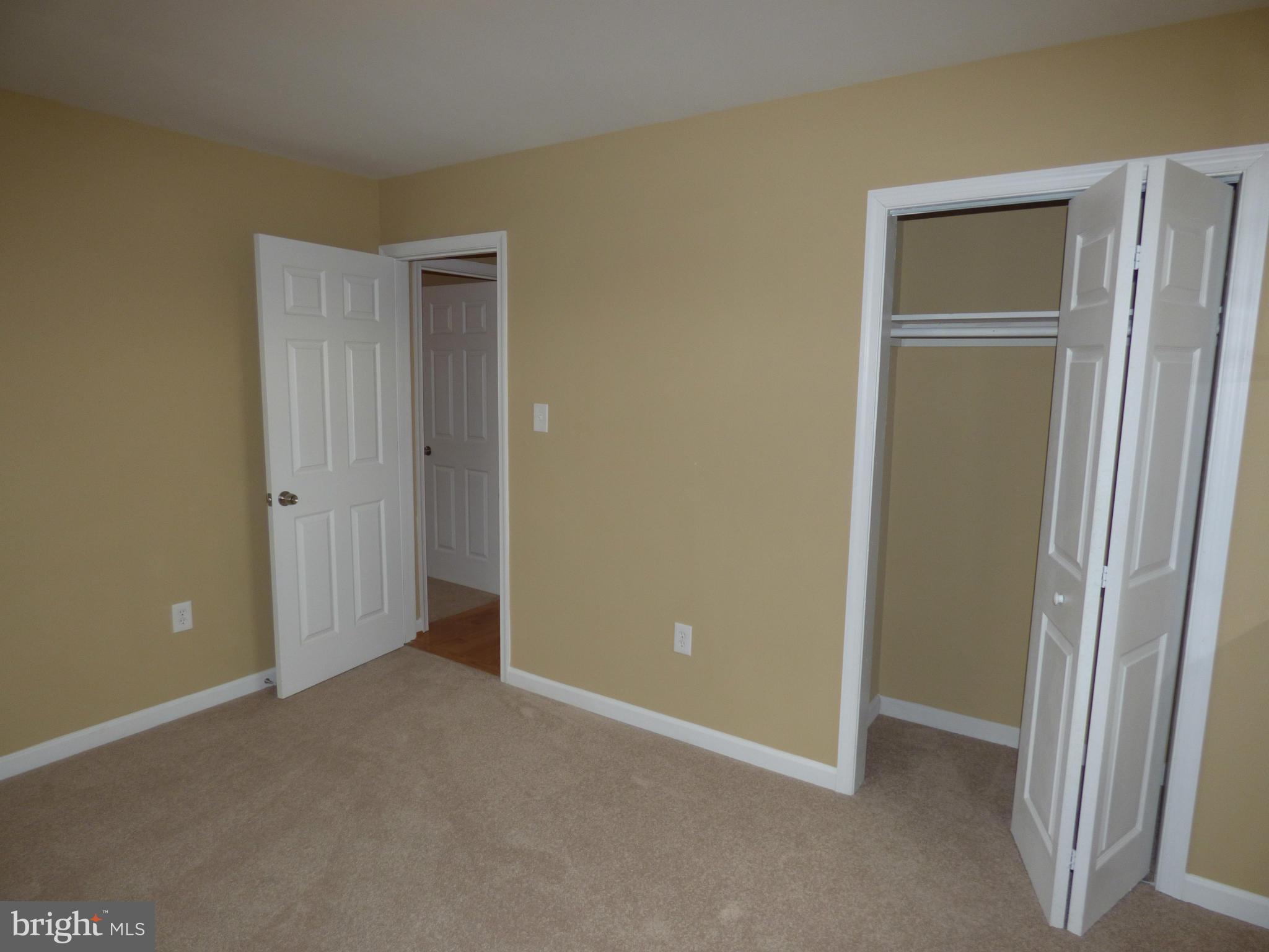 KINGSTON MANOR - Residential