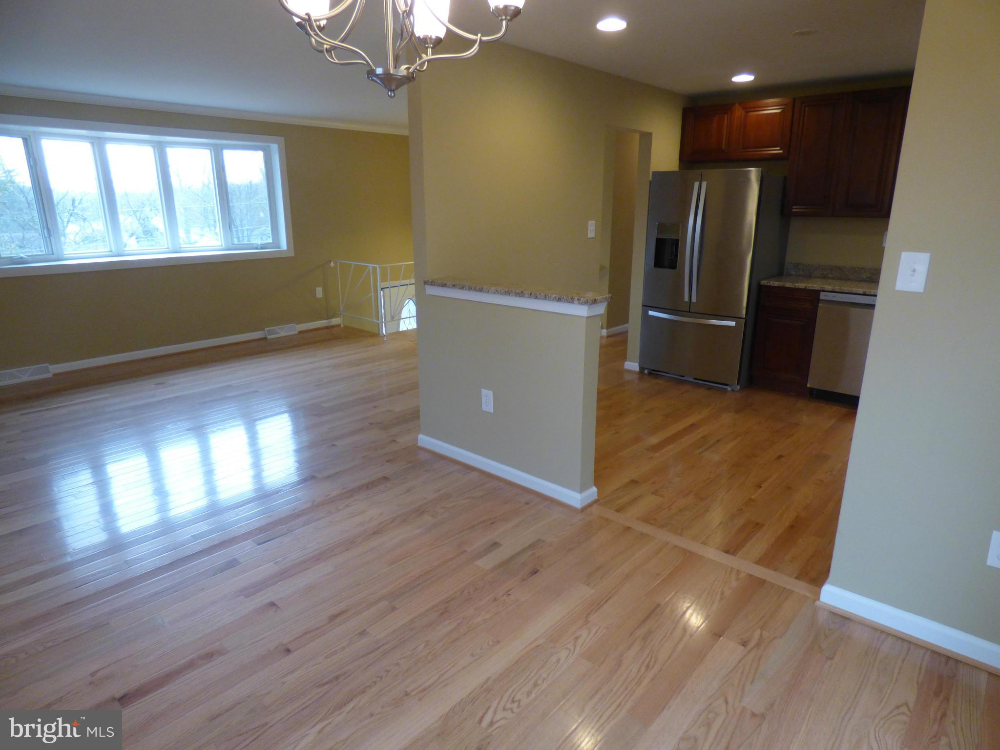 KINGSTON MANOR - Residential