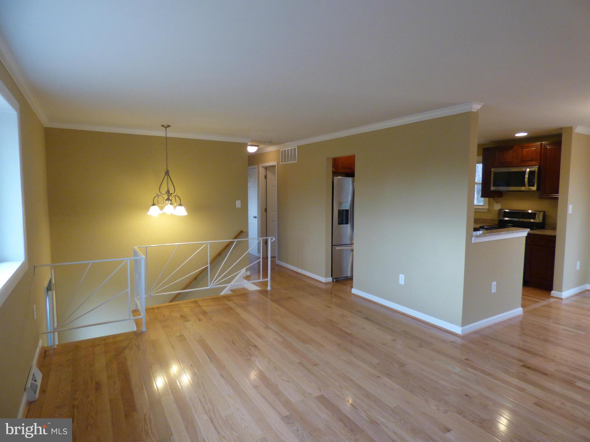 KINGSTON MANOR - Residential