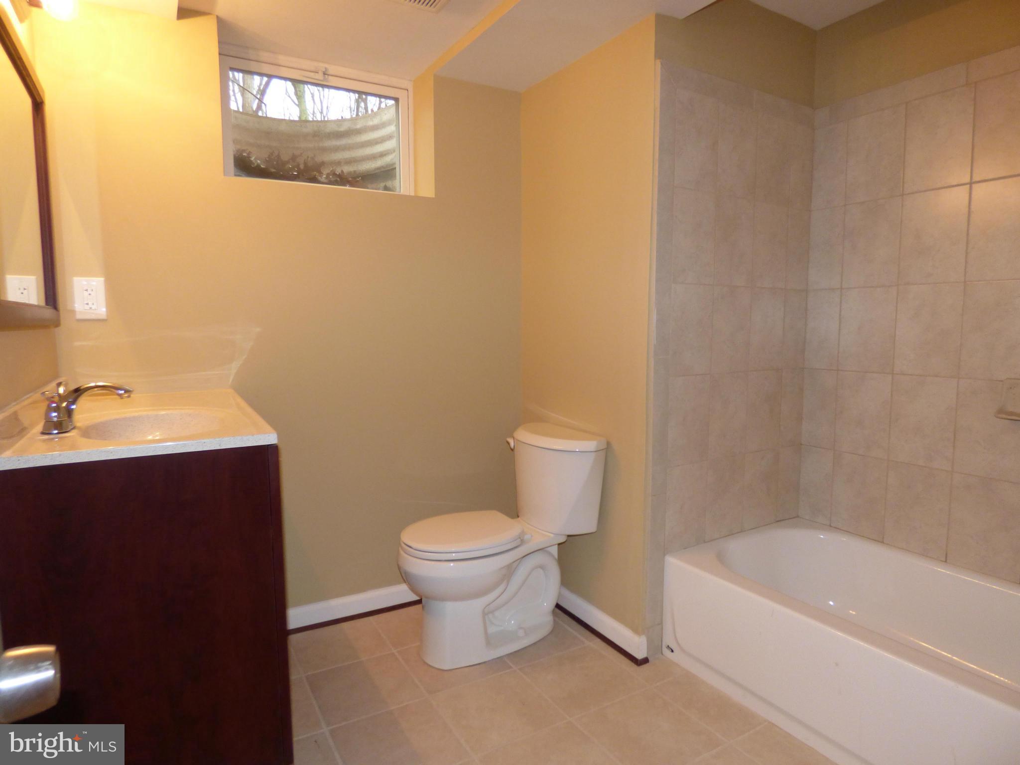 KINGSTON MANOR - Residential