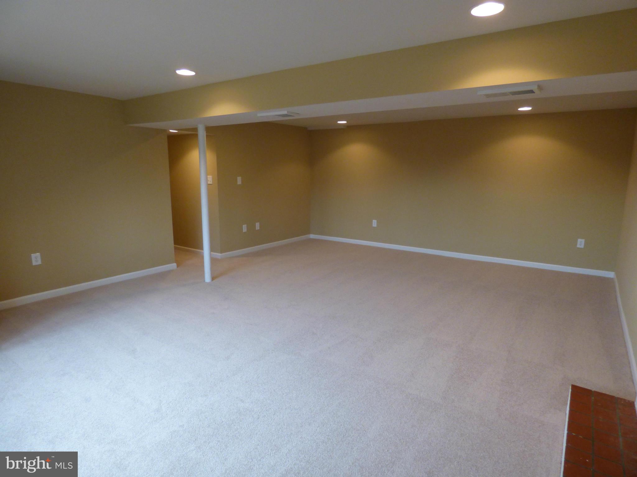 KINGSTON MANOR - Residential